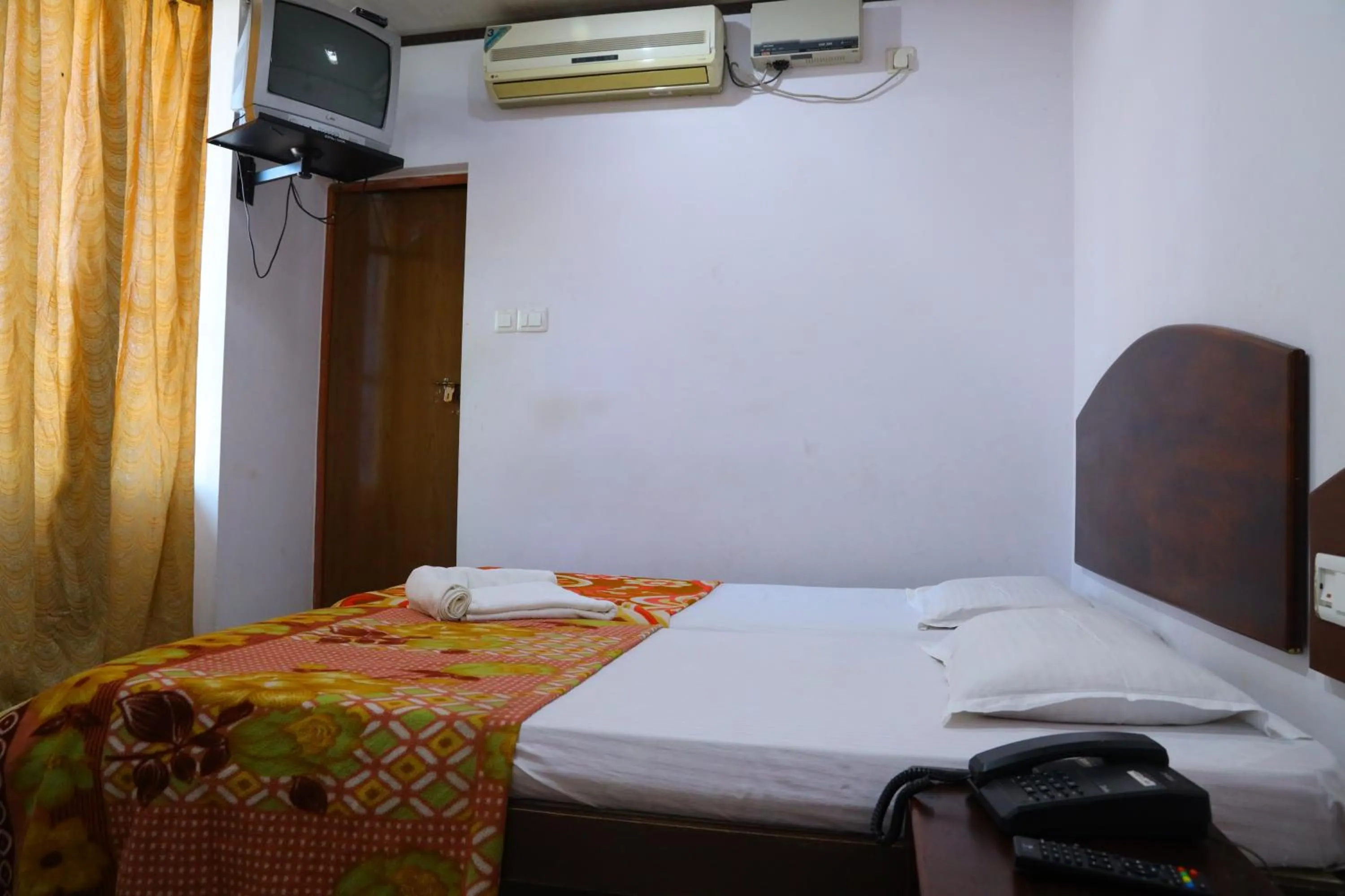 Bedroom, Bed in Ramanilayam Tourist Home