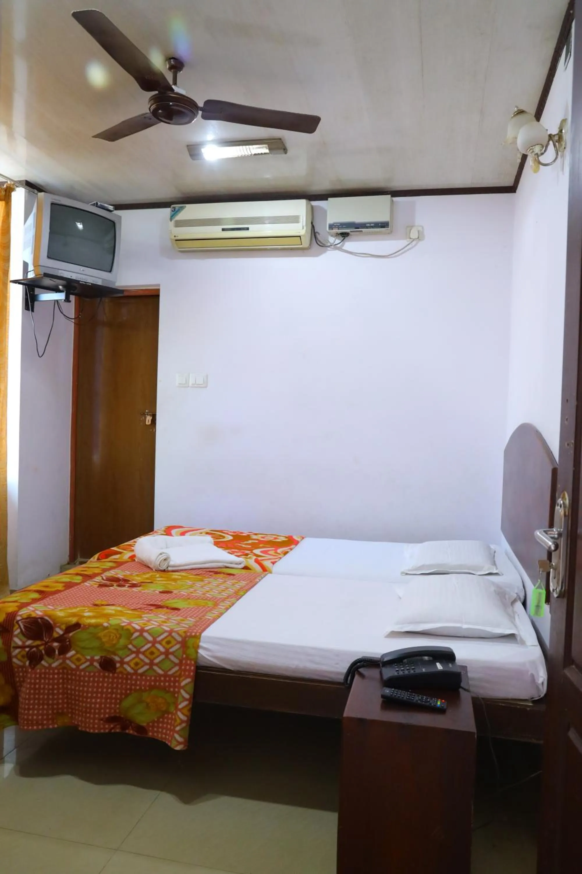 Bedroom, Bed in Ramanilayam Tourist Home