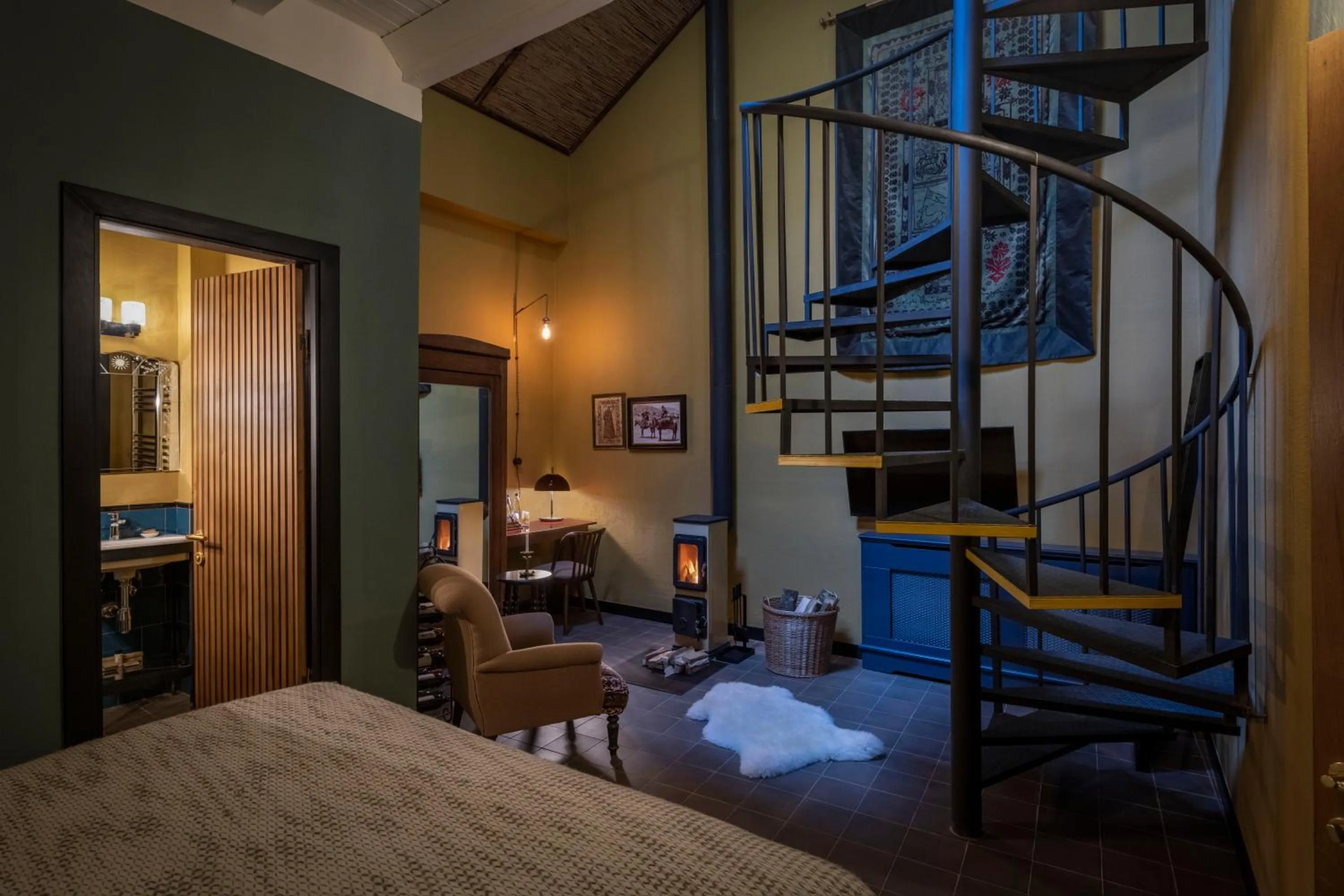 Seating area, Bed in Communal Hotel Telavi