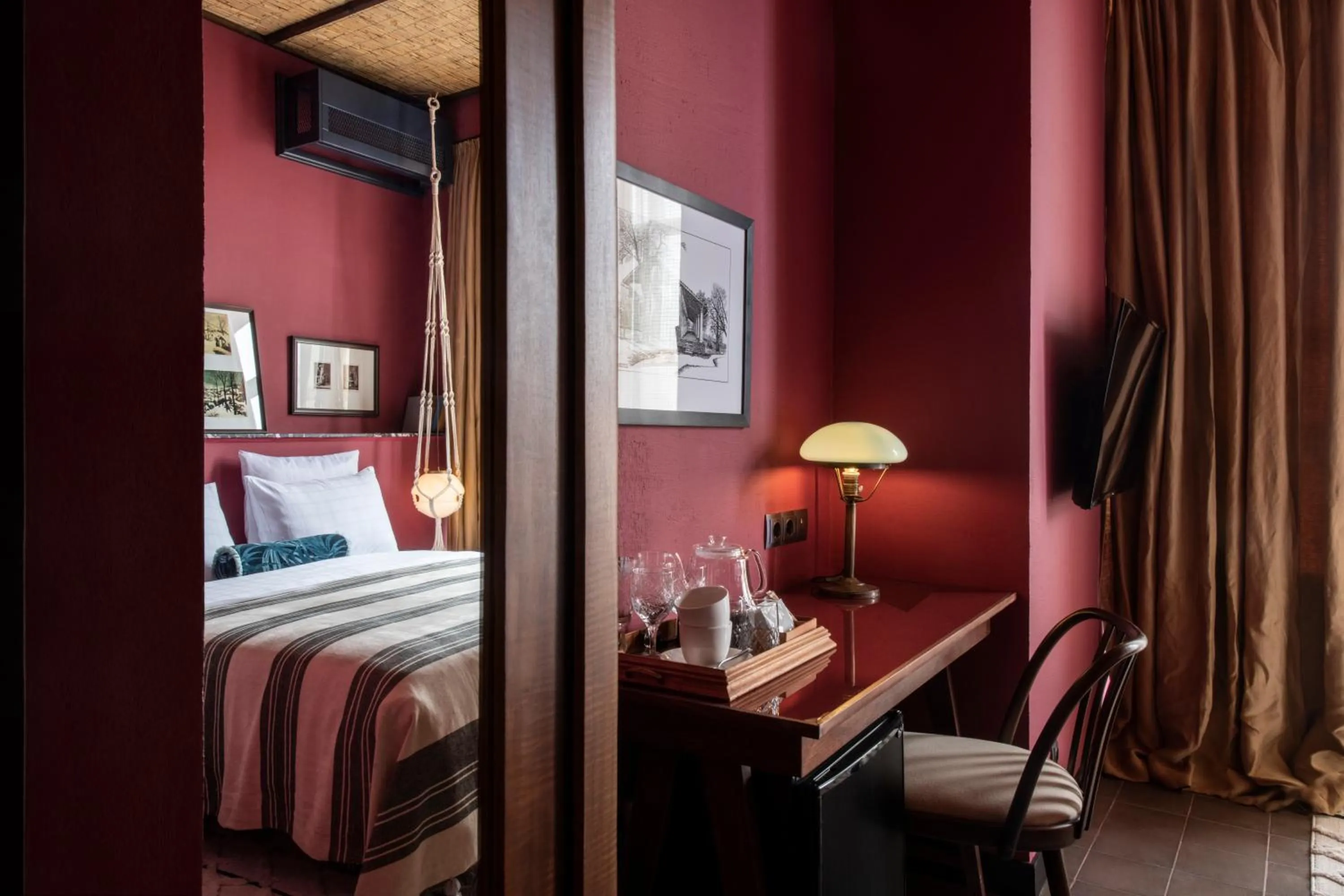 Photo of the whole room, Bed in Communal Hotel Telavi