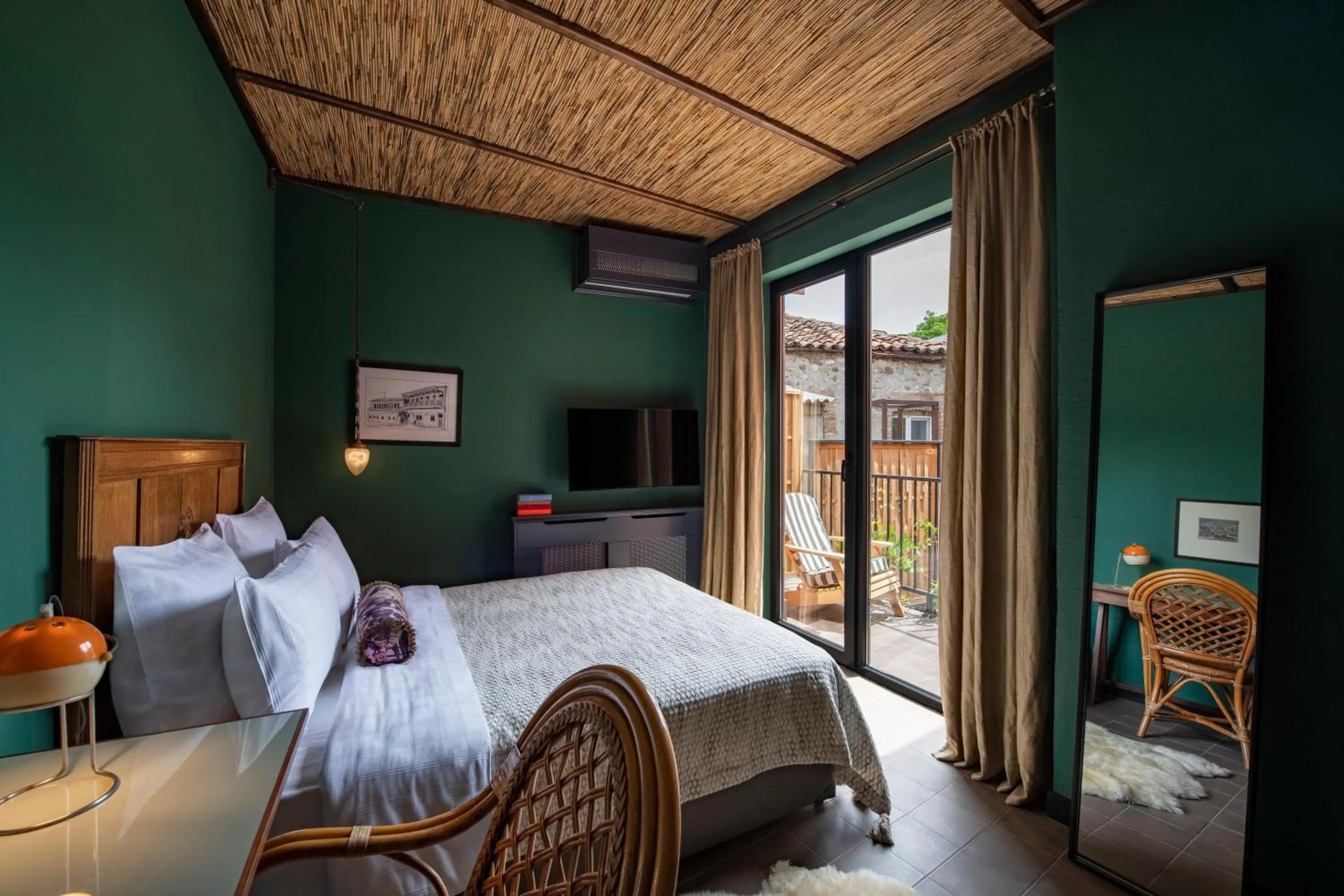 Photo of the whole room, Bed in Communal Hotel Telavi