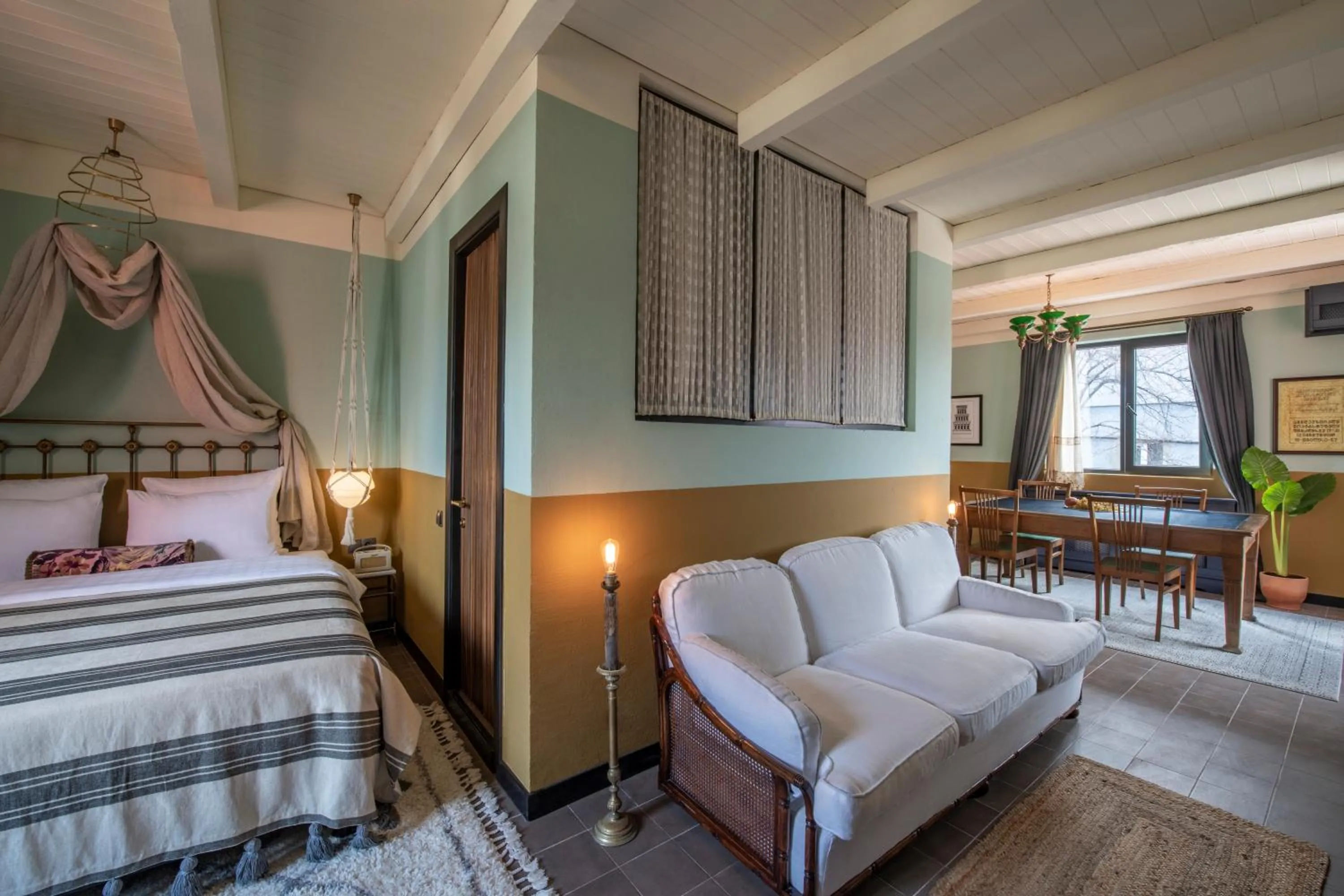 Photo of the whole room, Bed in Communal Hotel Telavi