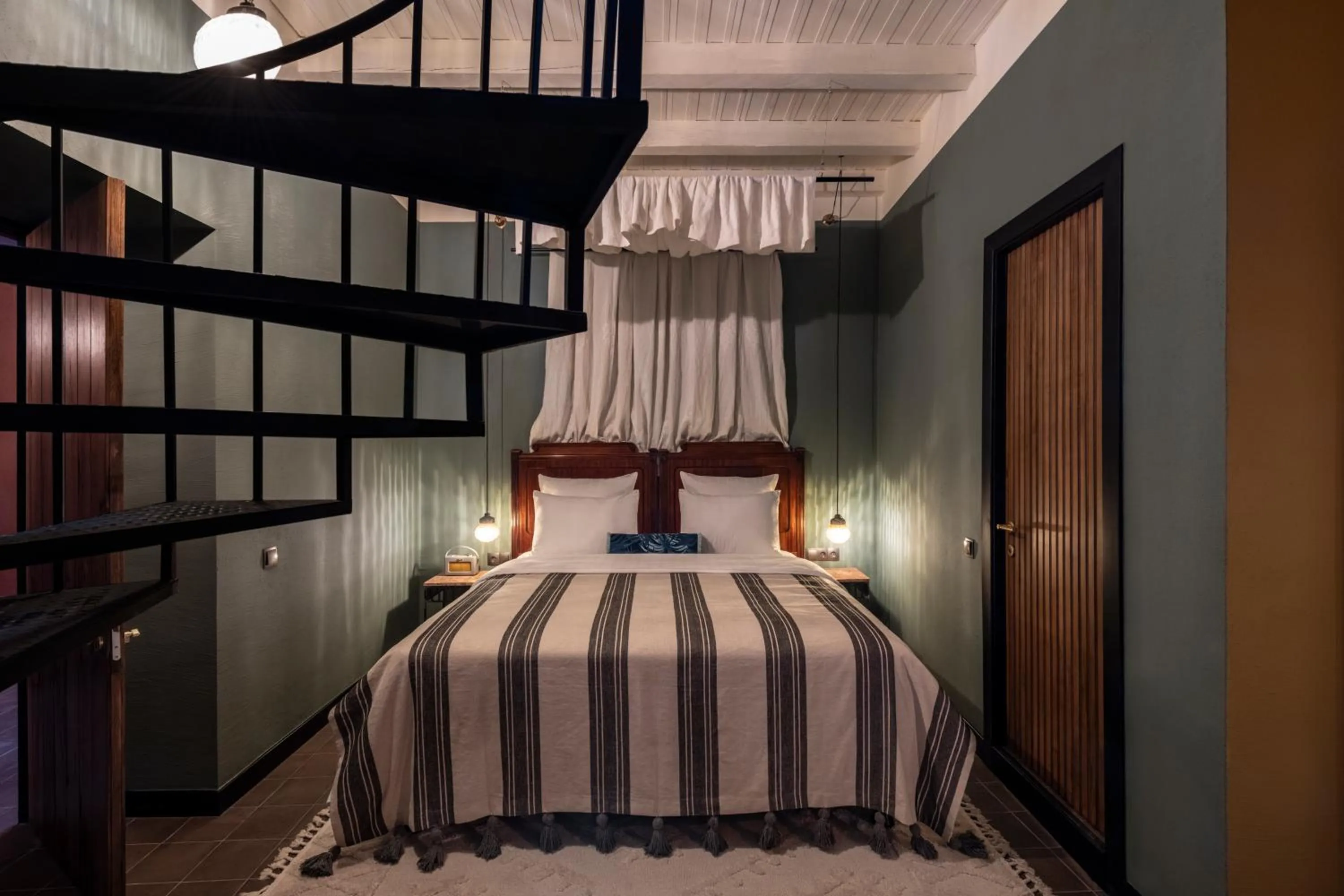 Photo of the whole room, Bed in Communal Hotel Telavi