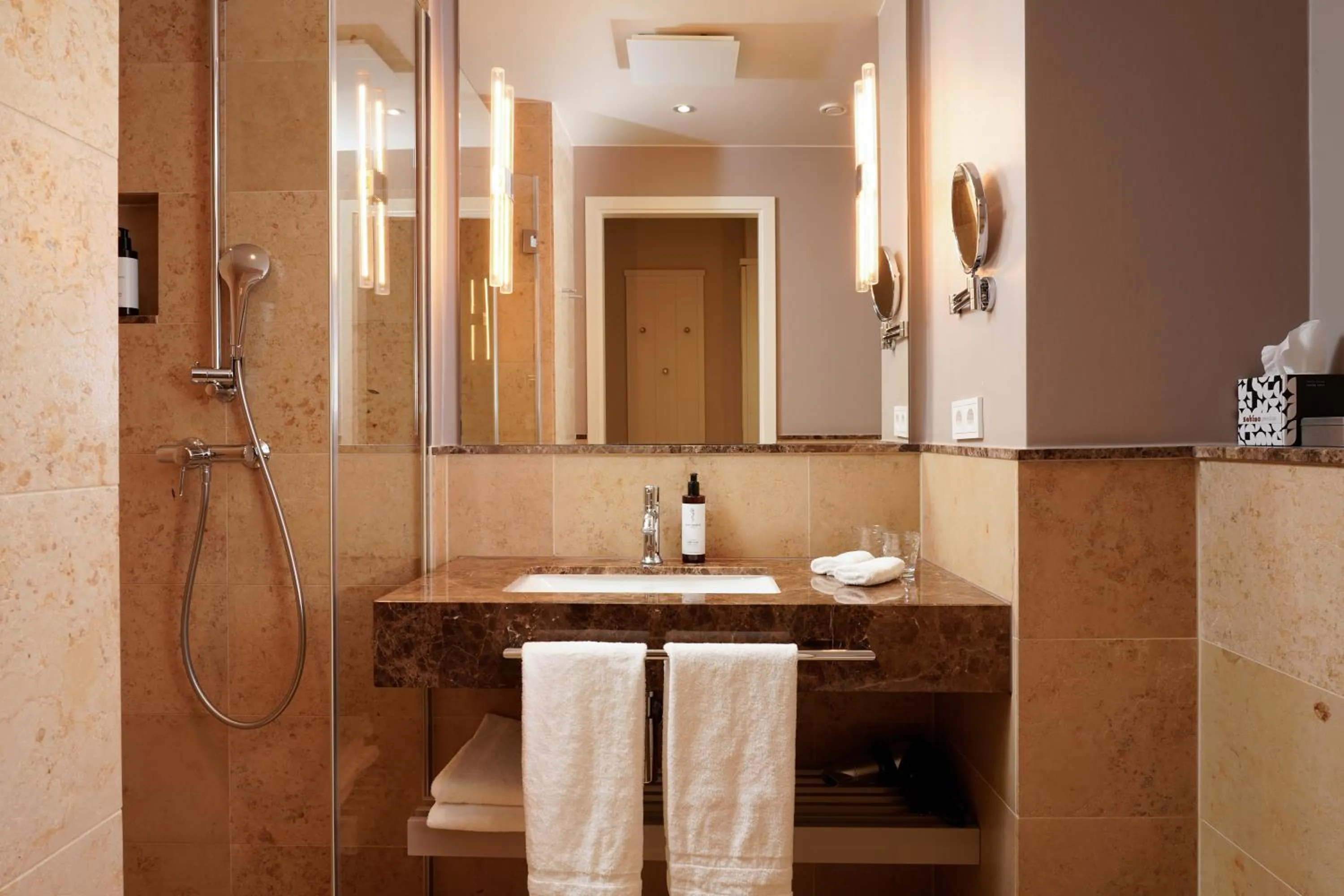 Bathroom in Berggasthof Königstuhl