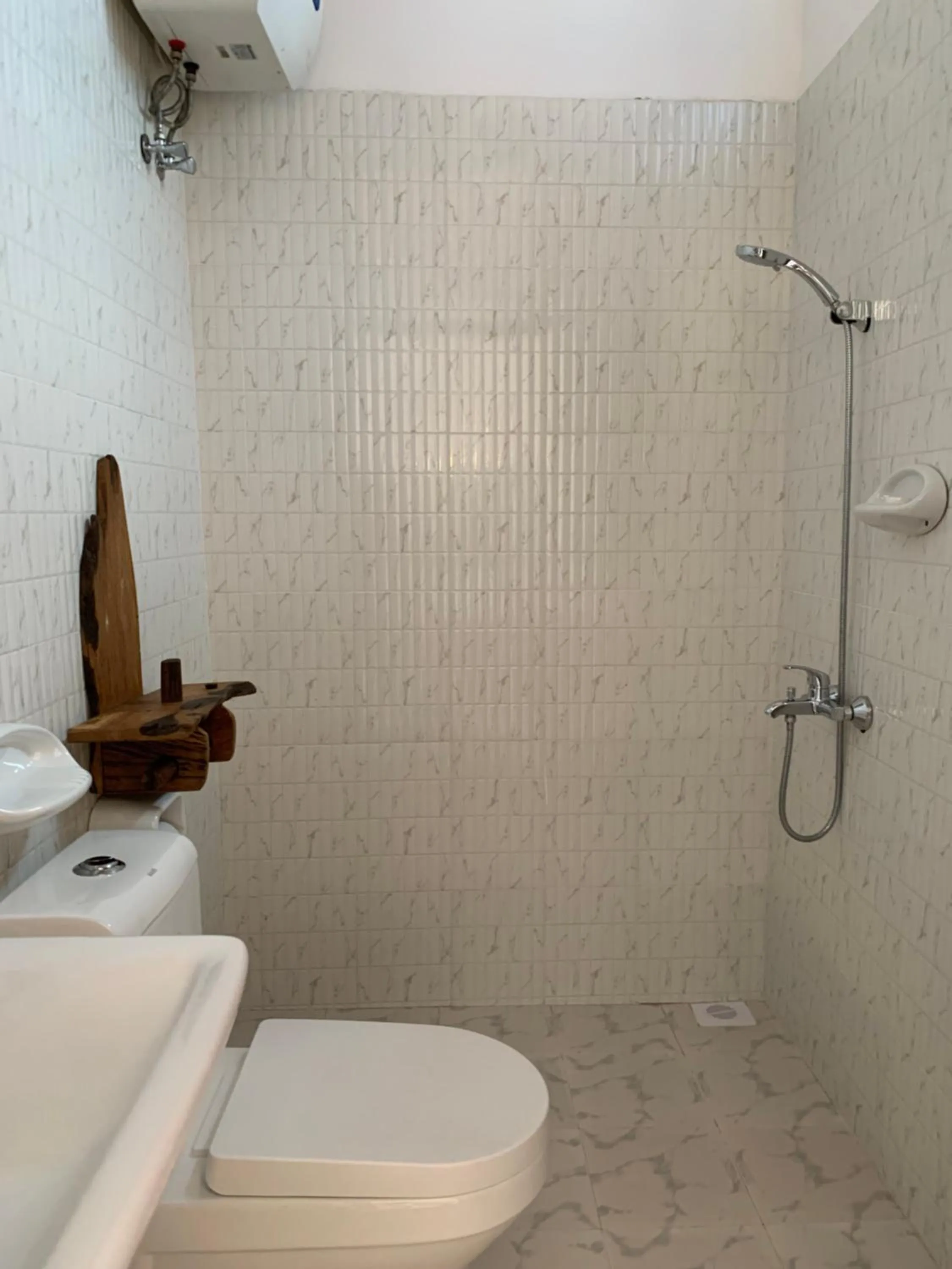 Shower in Utulivu Bungalow