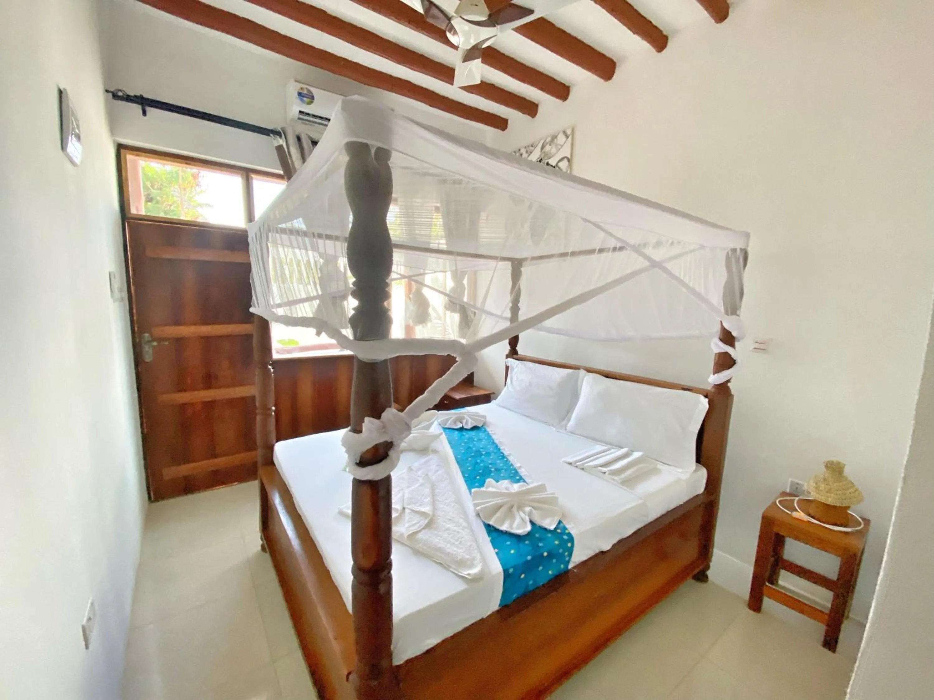 Property building, Bed in Utulivu Bungalow