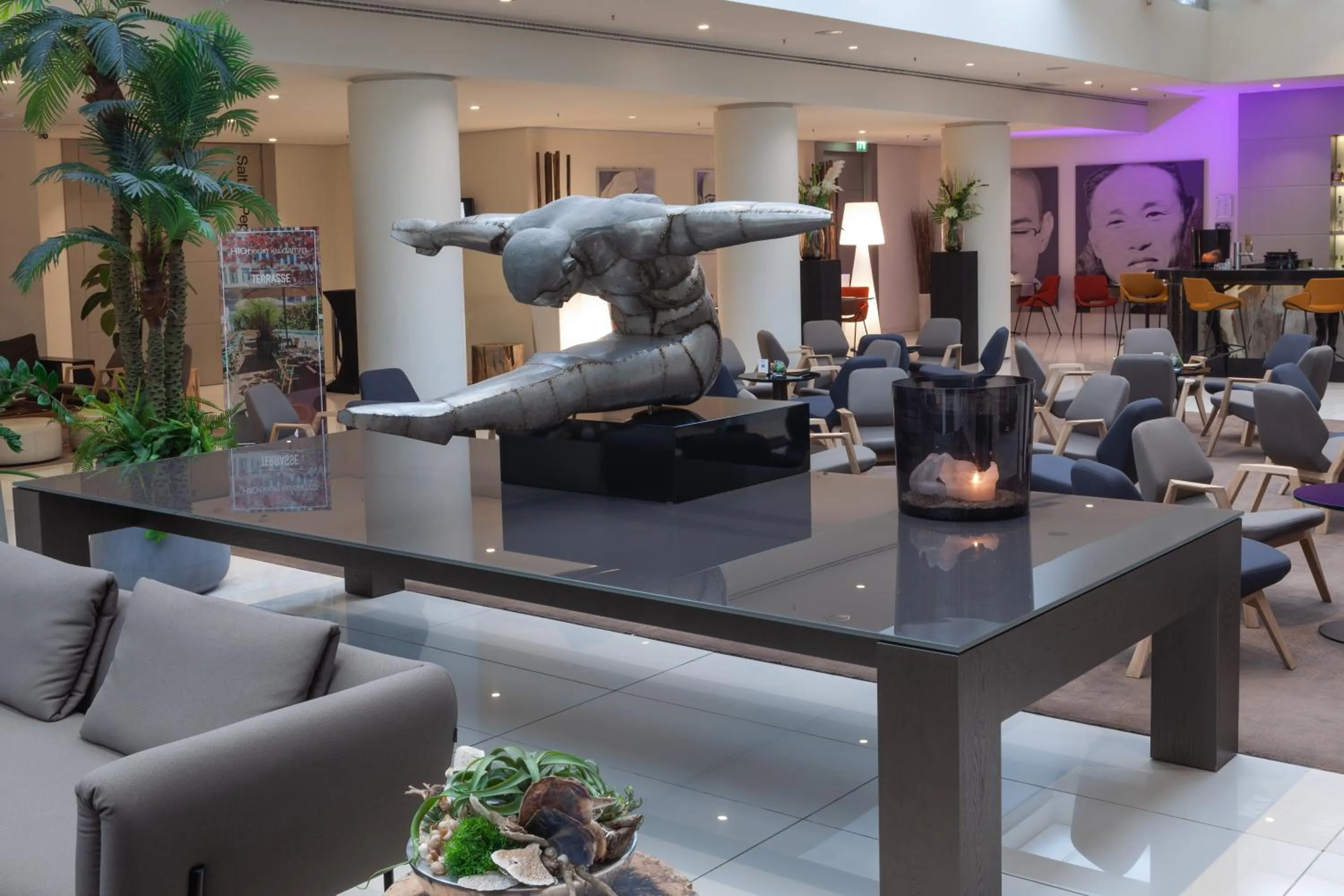 Lounge or bar in H10 Ku'Damm Lofts