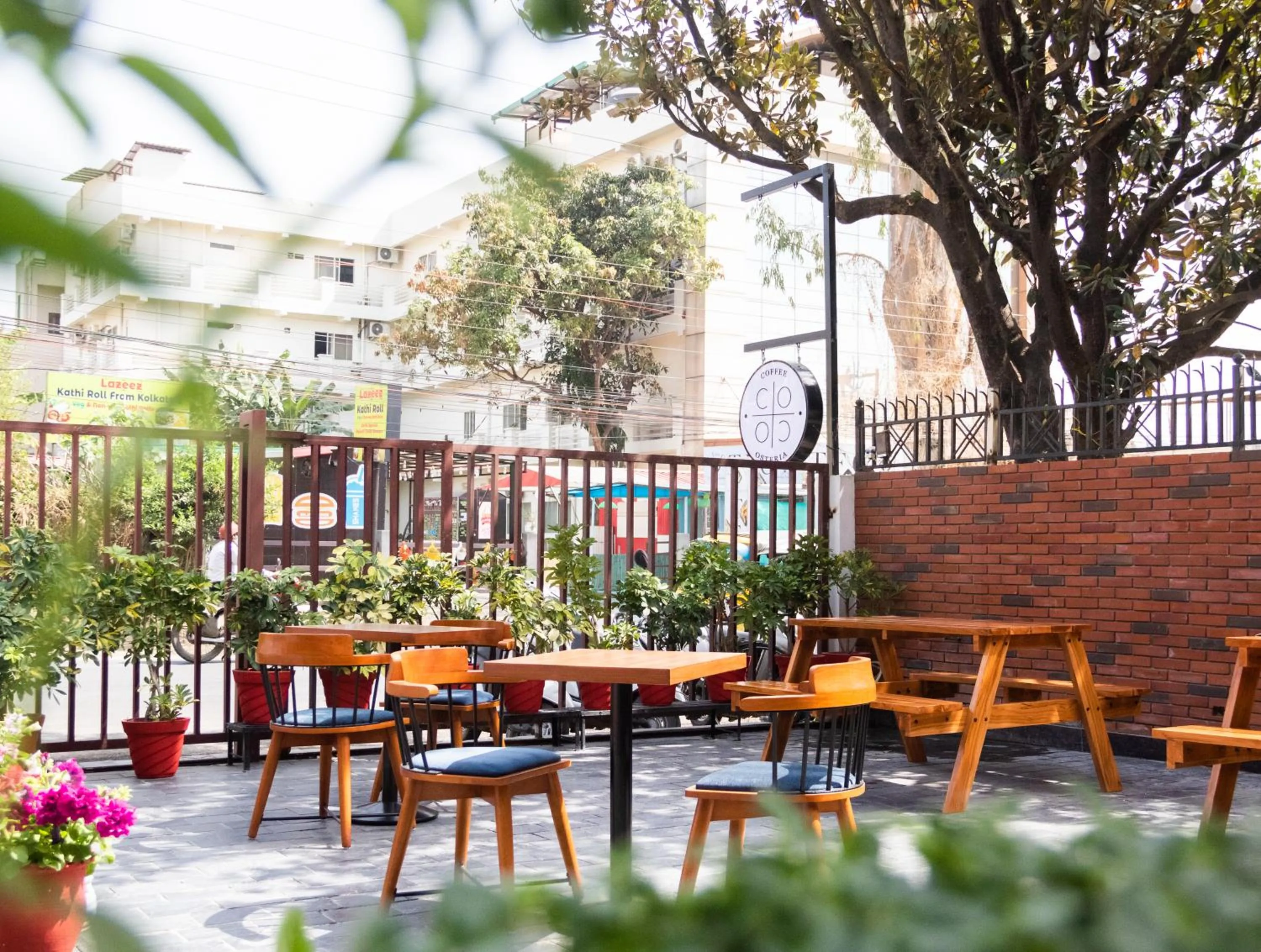 Restaurant/places to eat in LP Residency