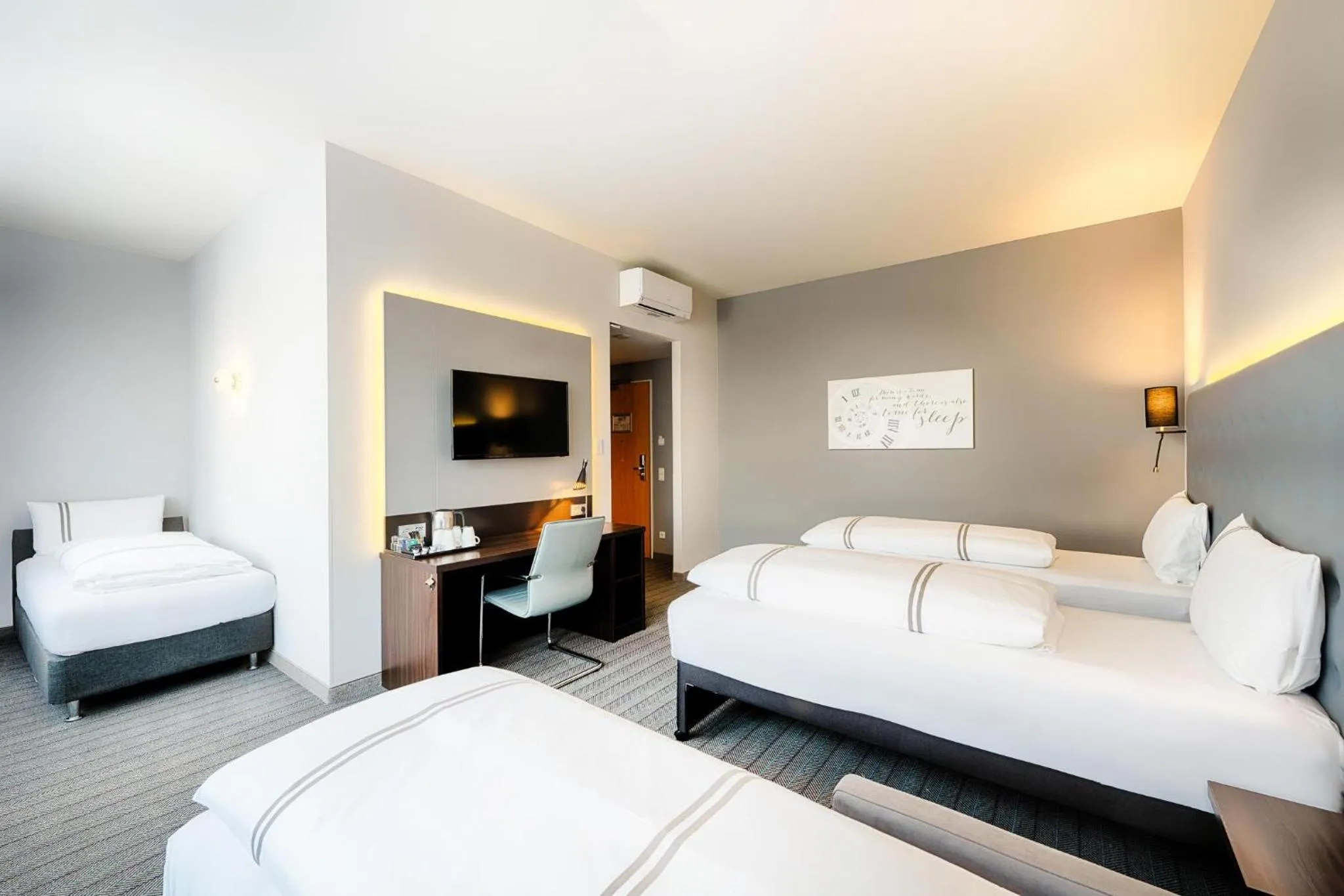 Bedroom, Bed in Premier Inn München City Ost