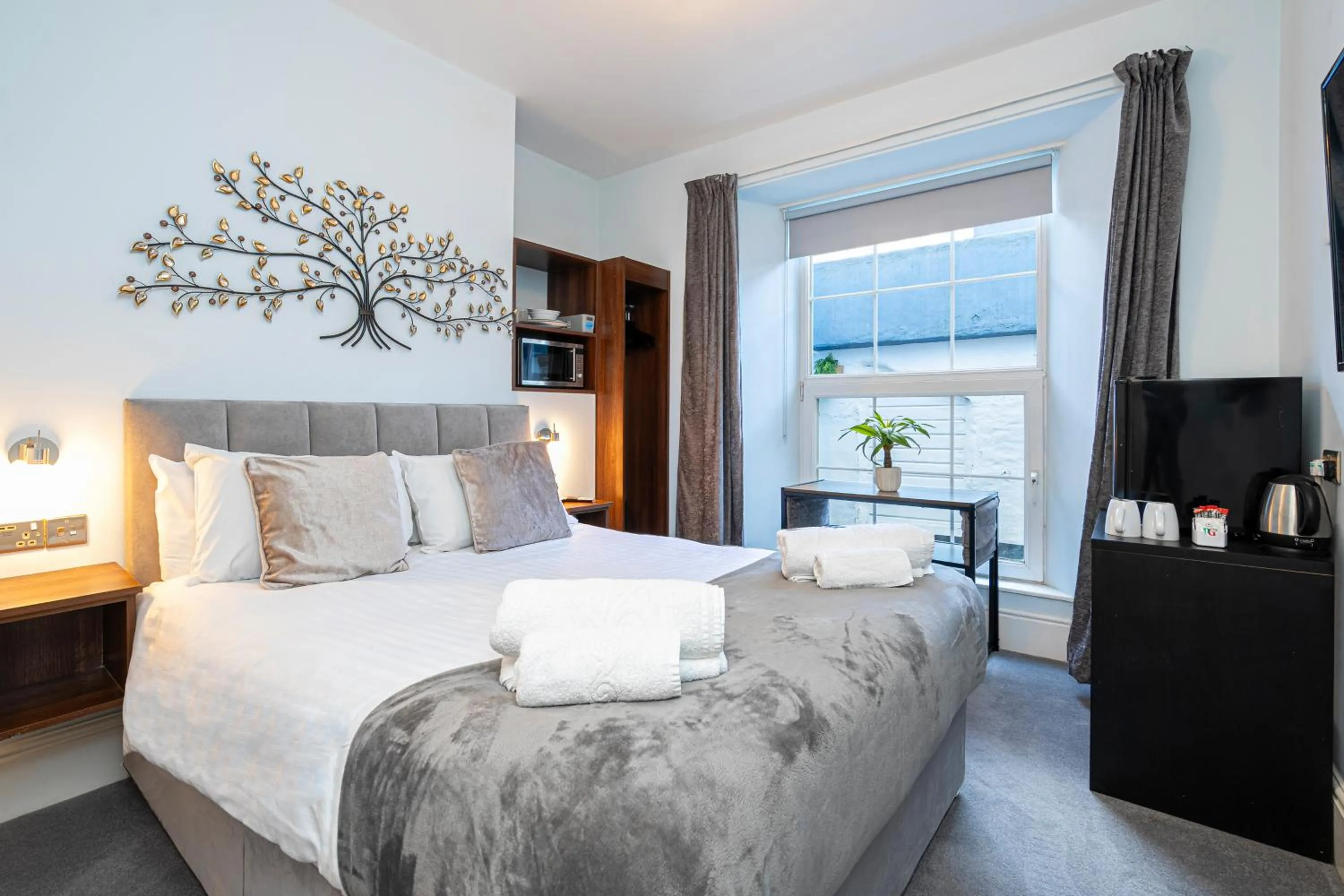 Bed in Ocean Stays by Smart Welcomes