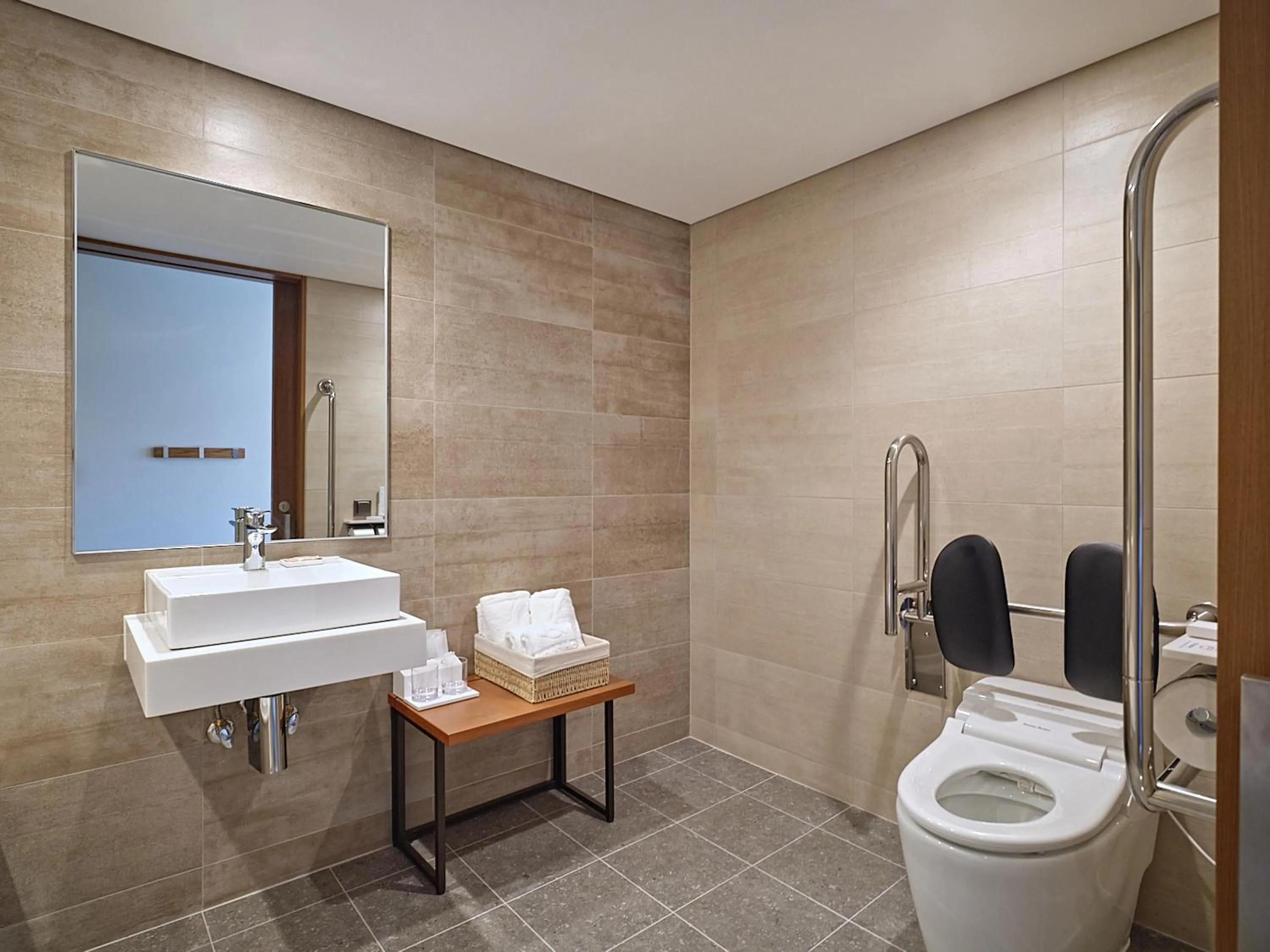 Bathroom in Roynet Hotel Seoul Mapo