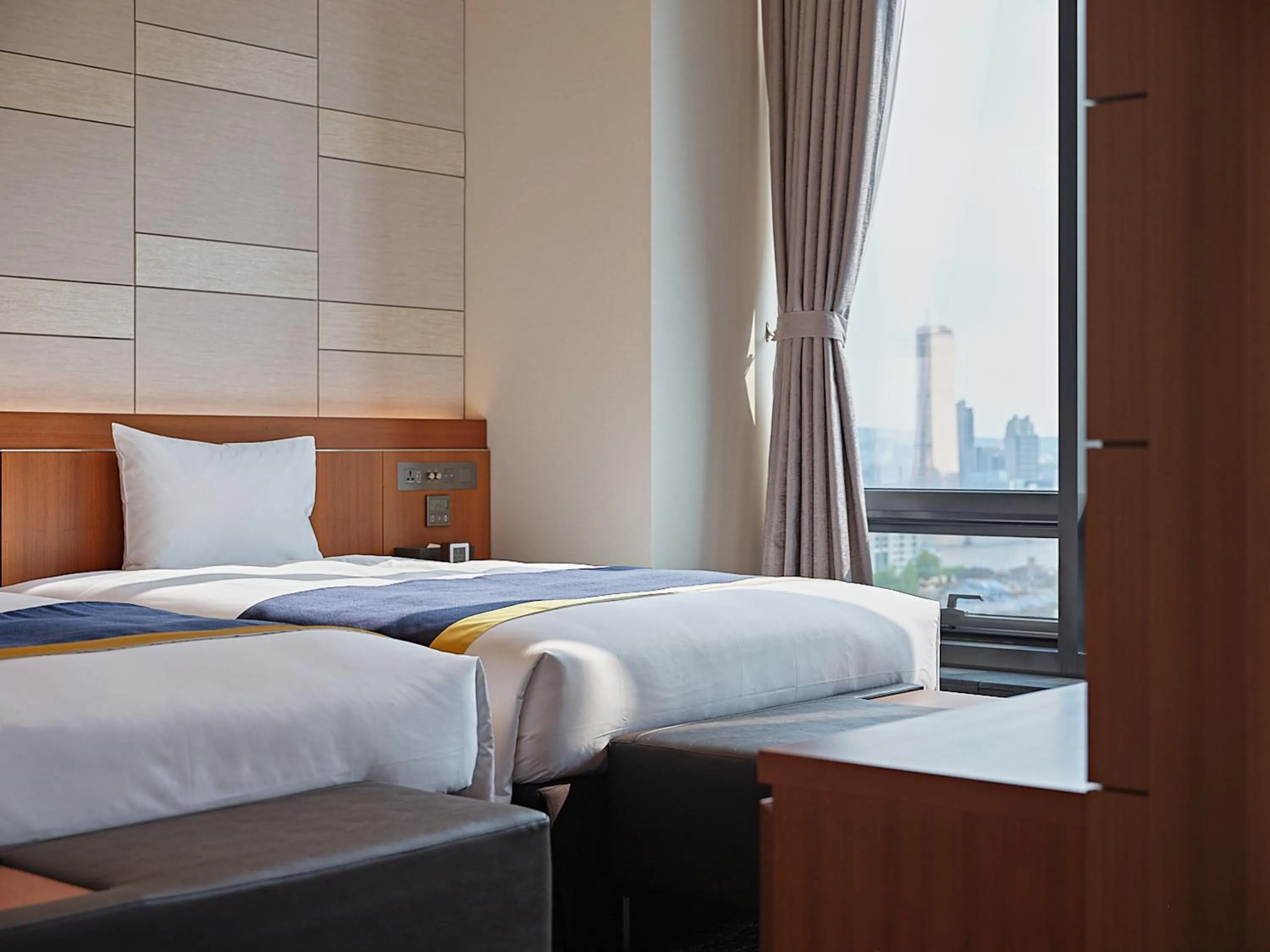 Bed in Roynet Hotel Seoul Mapo