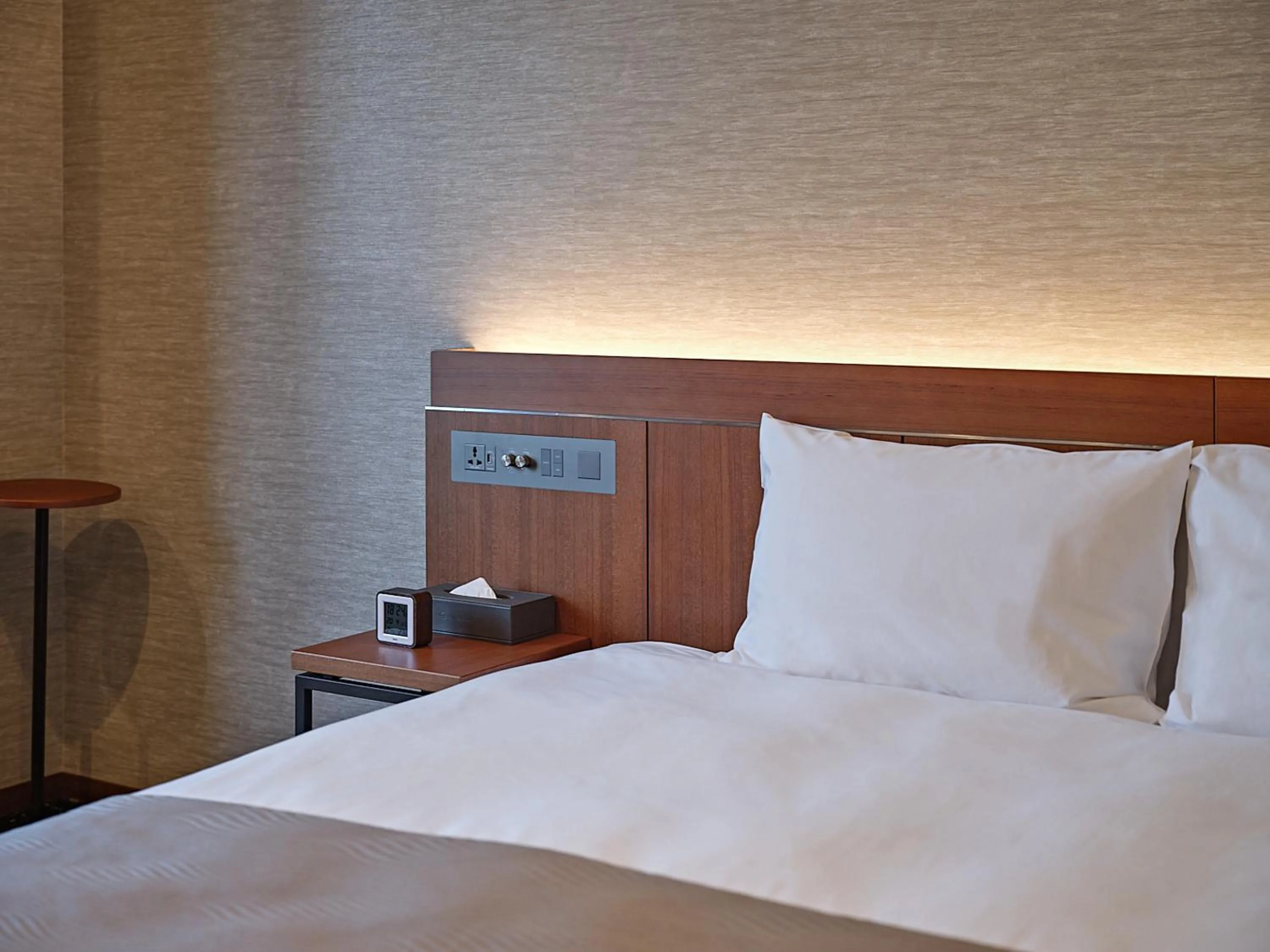 Bed in Roynet Hotel Seoul Mapo