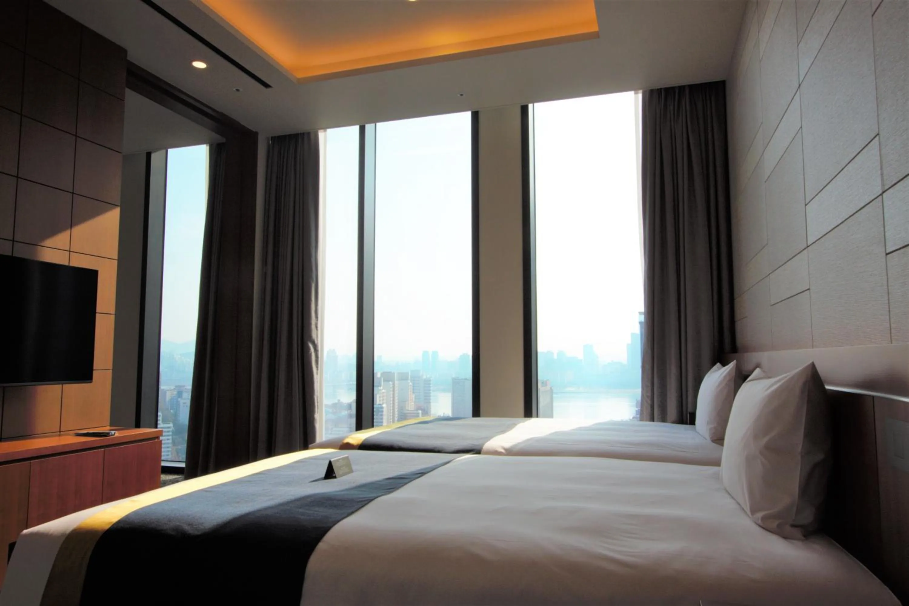 Bed in Roynet Hotel Seoul Mapo