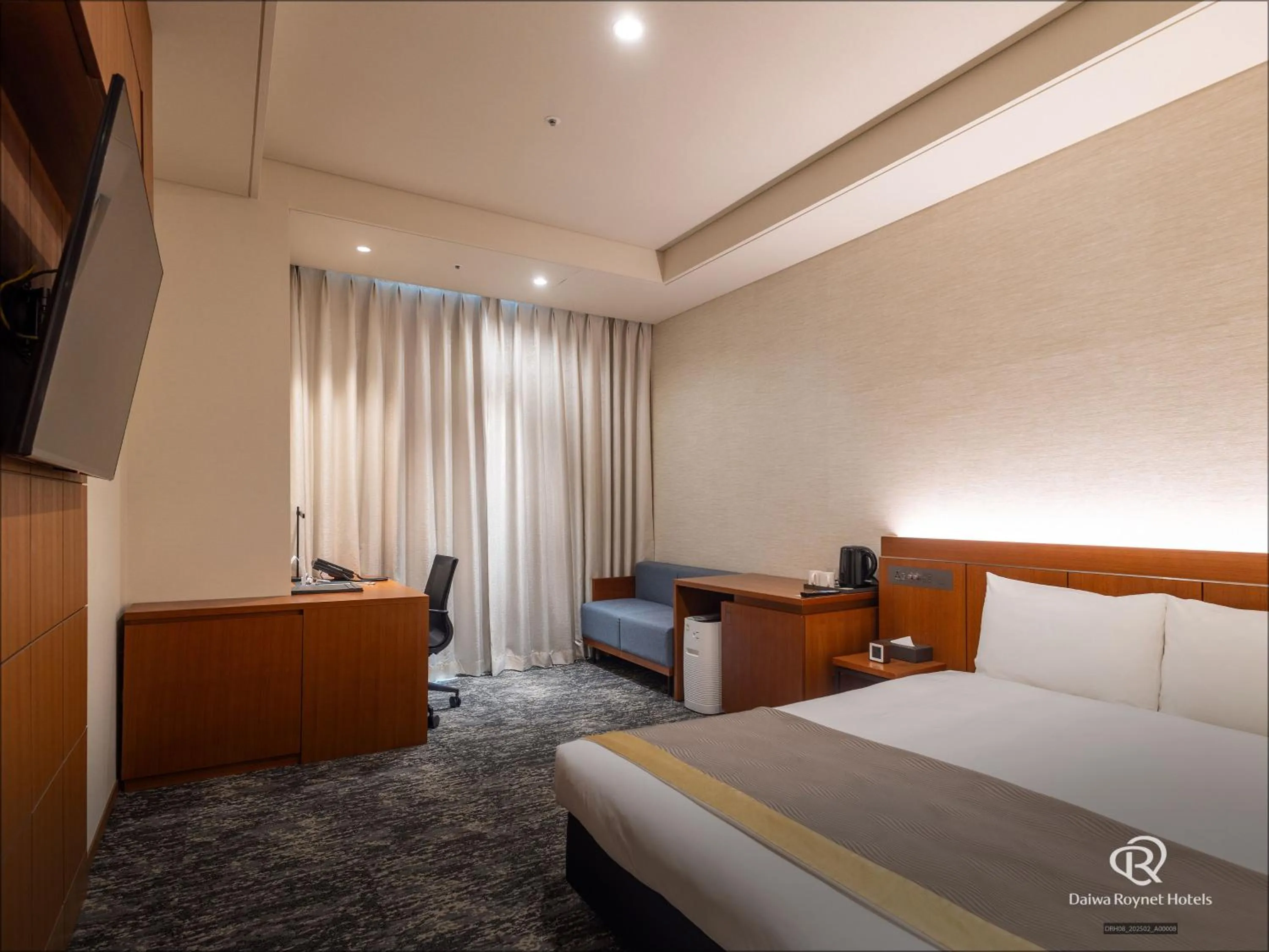 Bed in Roynet Hotel Seoul Mapo