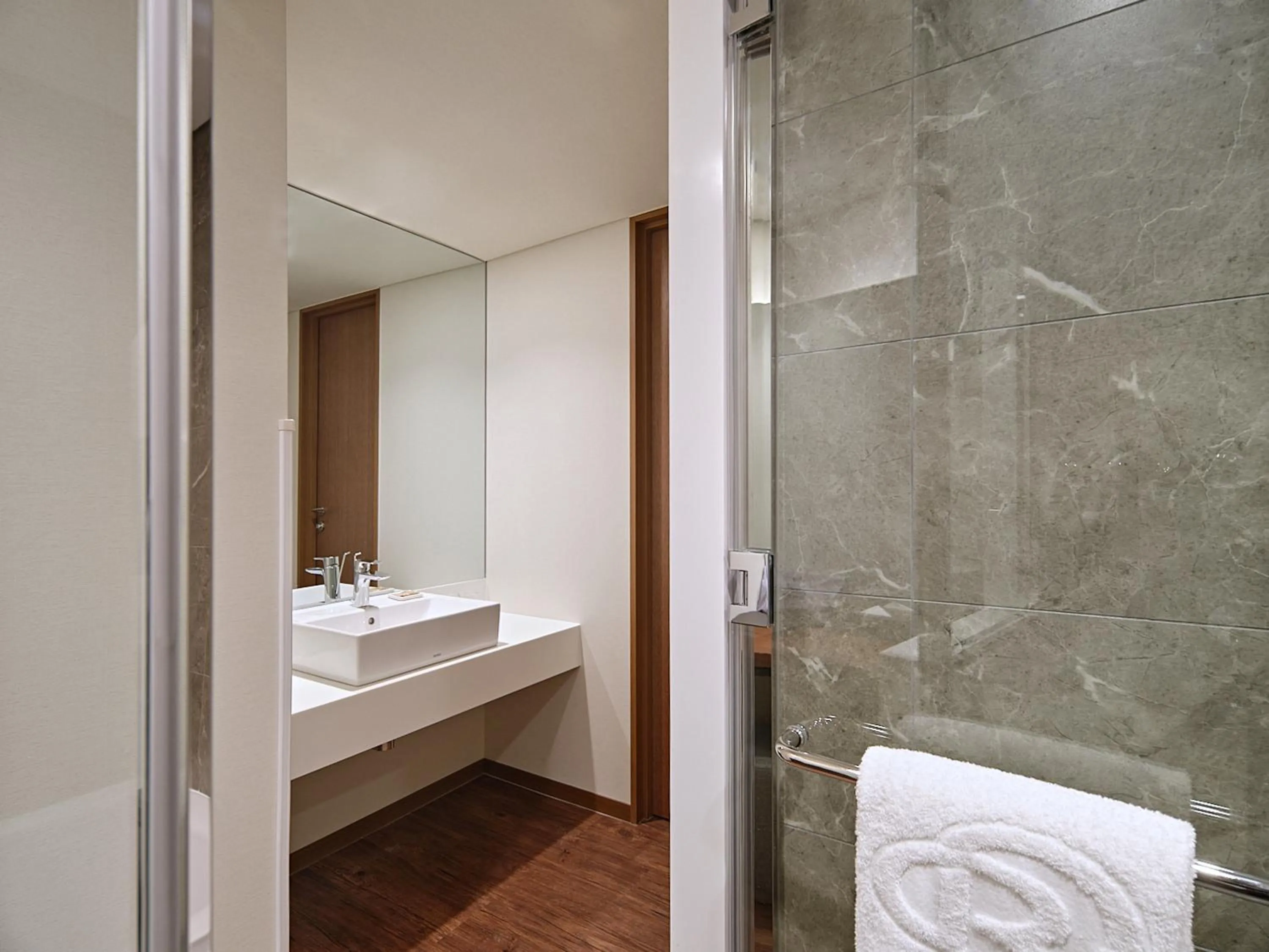 Bathroom in Roynet Hotel Seoul Mapo