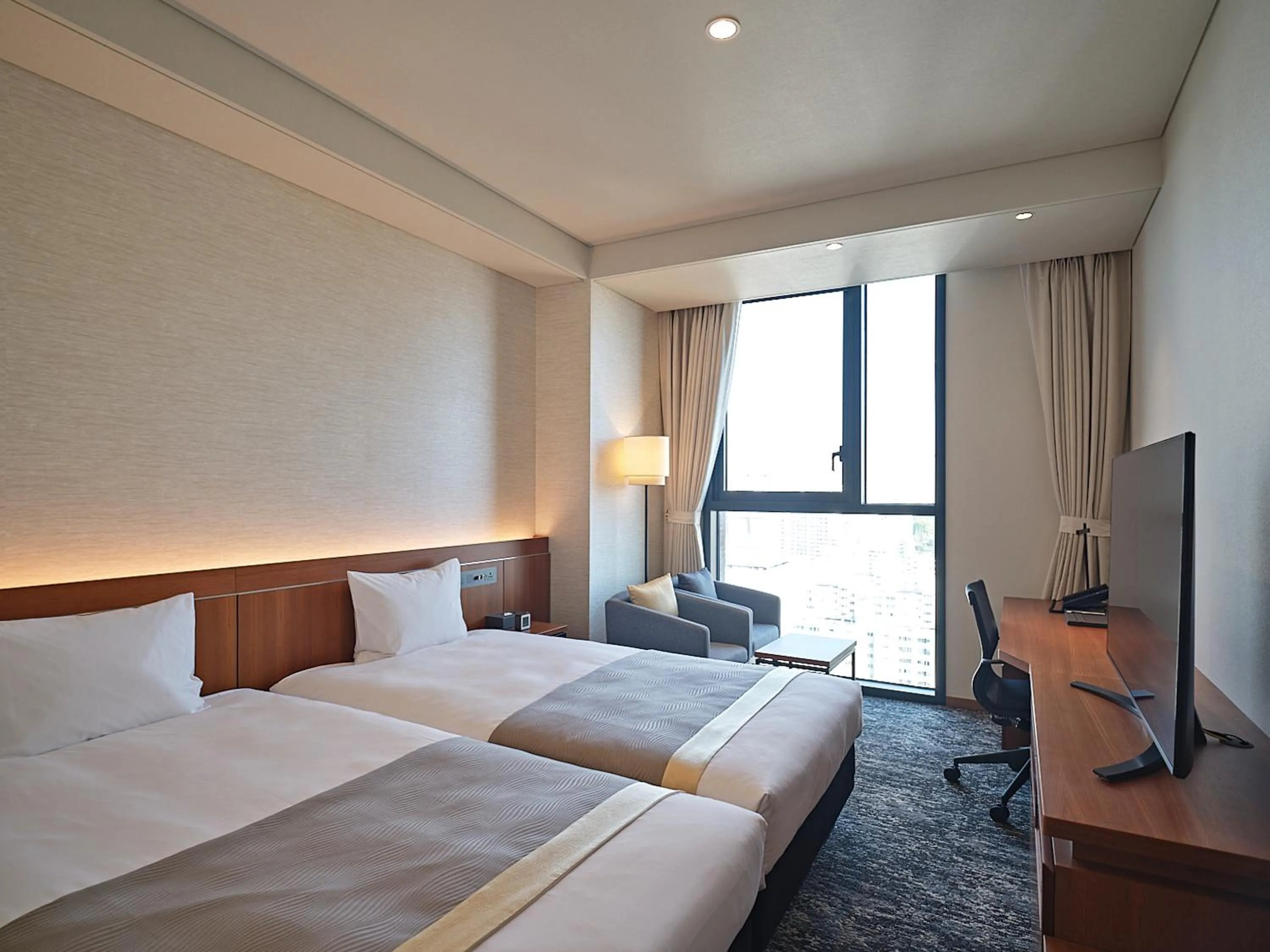 Photo of the whole room, Bed in Roynet Hotel Seoul Mapo
