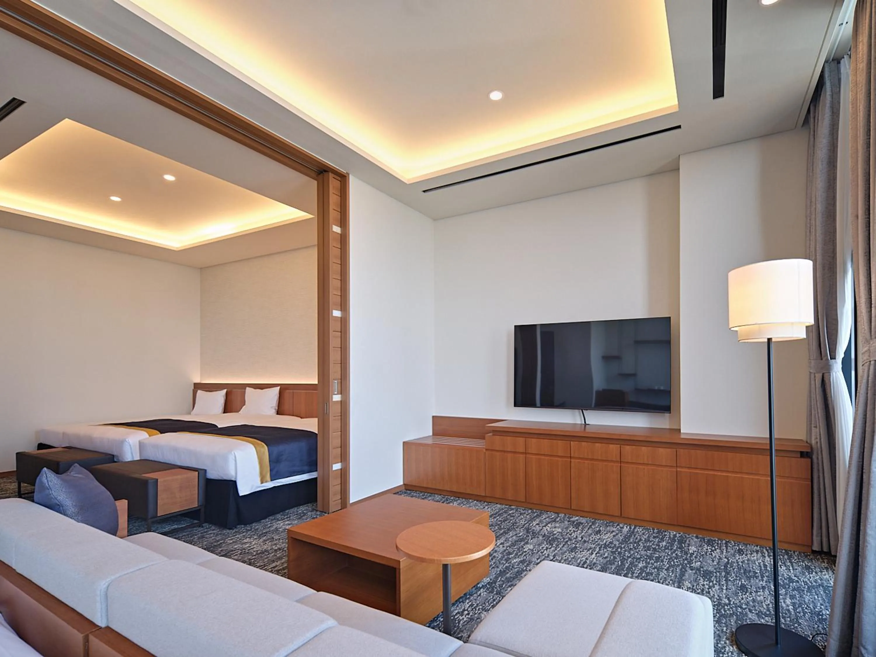 Living room, Bed in Roynet Hotel Seoul Mapo