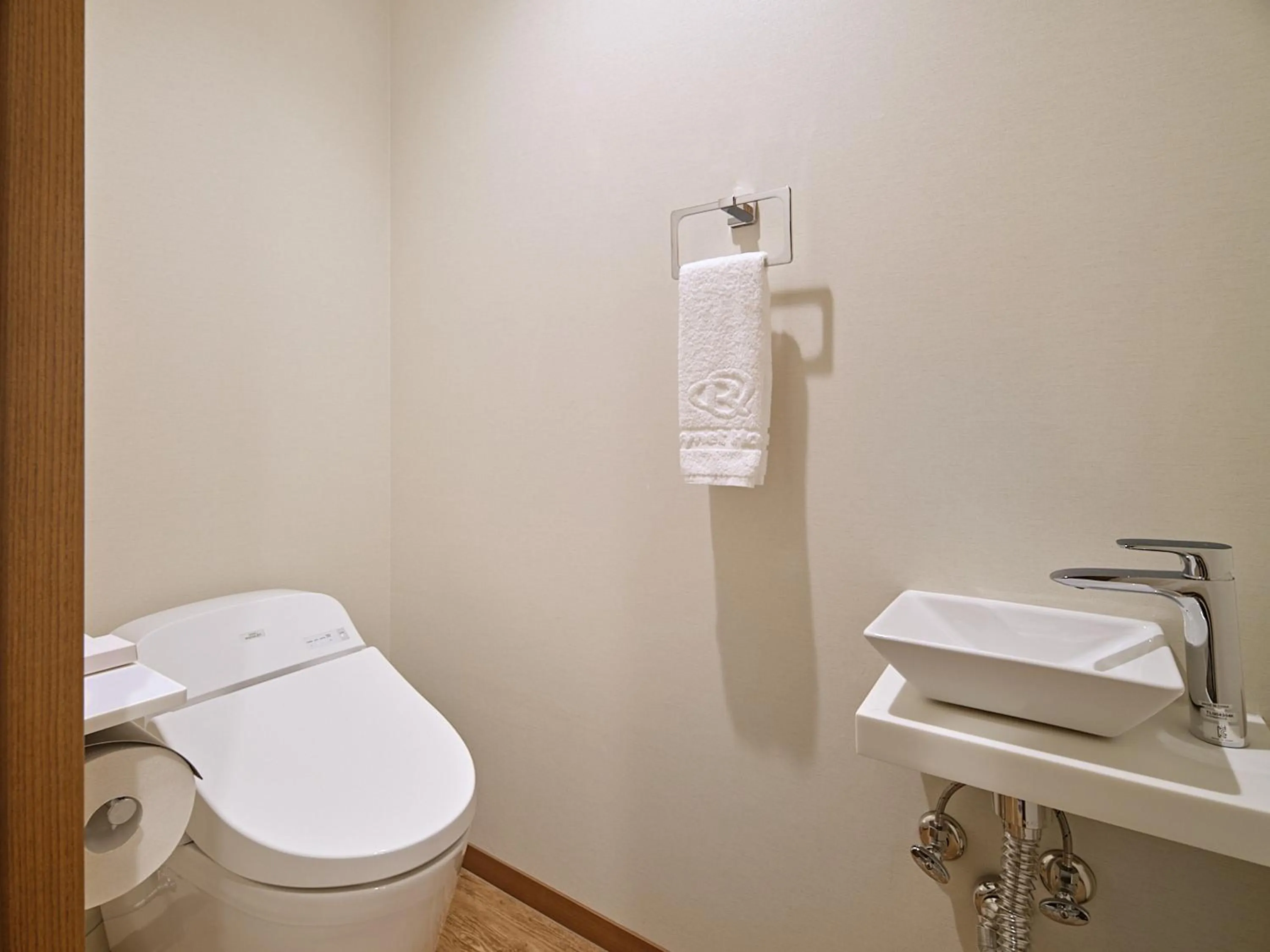 Bathroom in Roynet Hotel Seoul Mapo