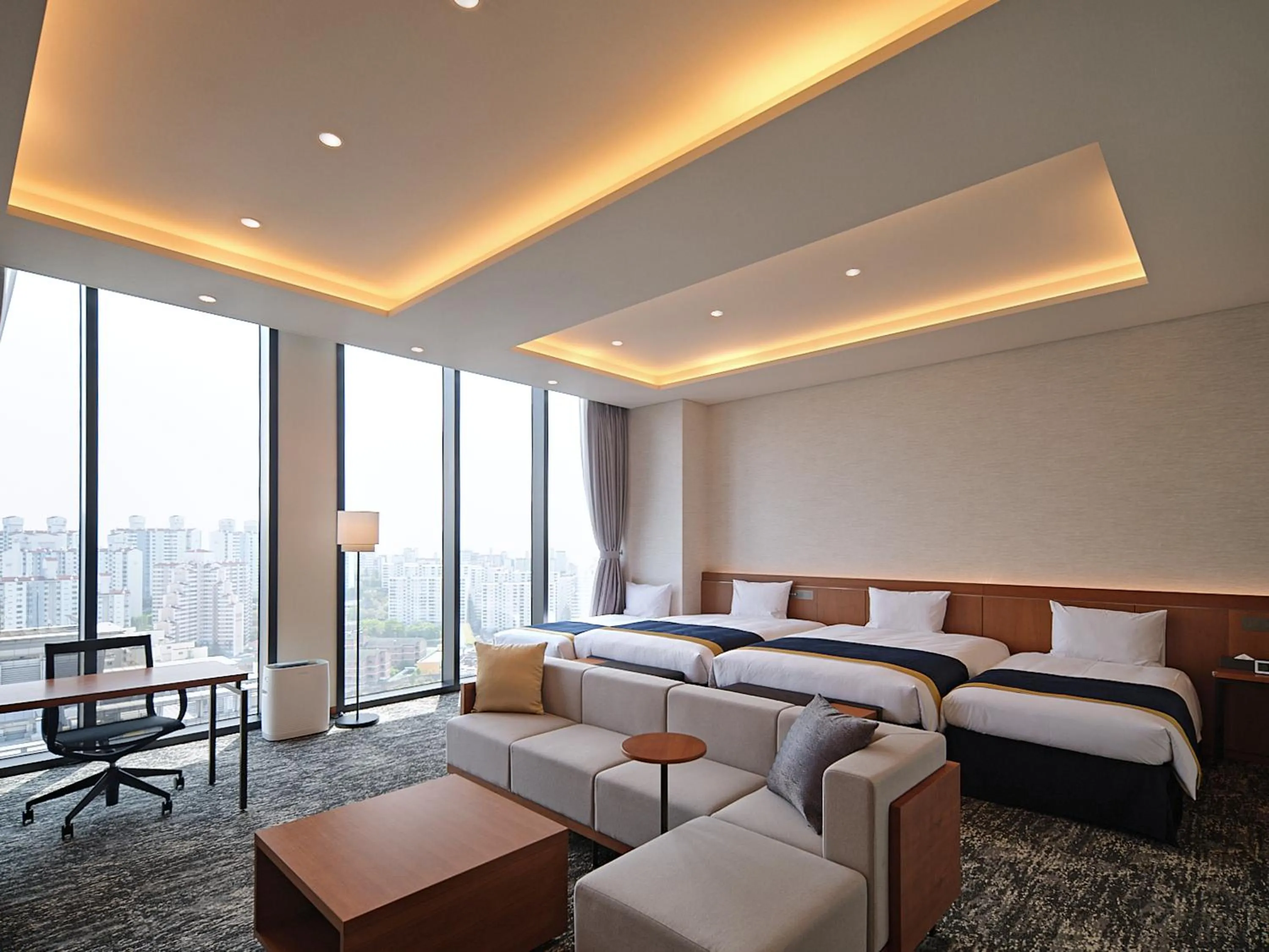 Bed in Roynet Hotel Seoul Mapo