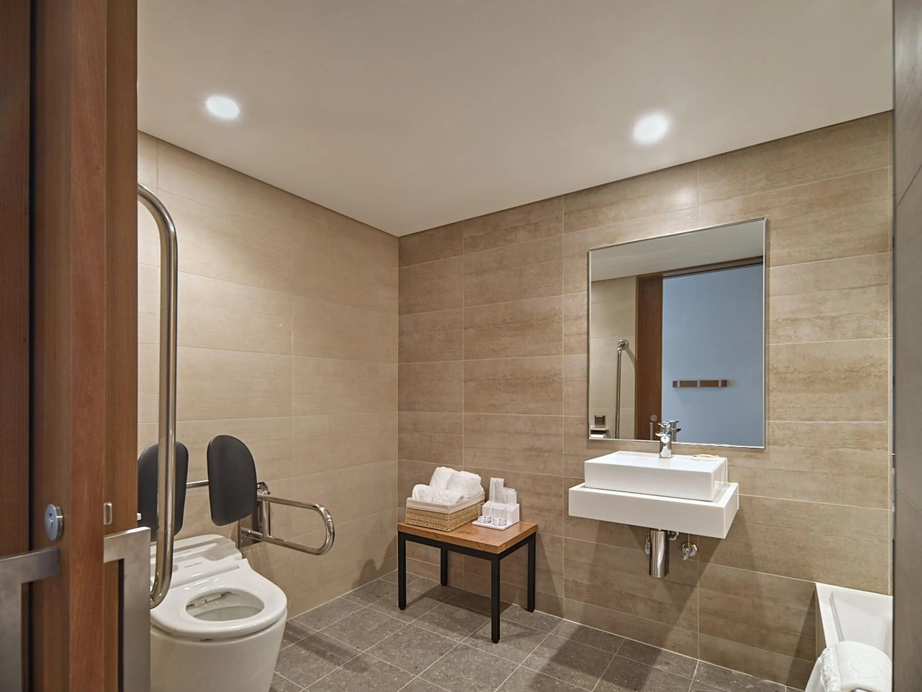 Bathroom in Roynet Hotel Seoul Mapo