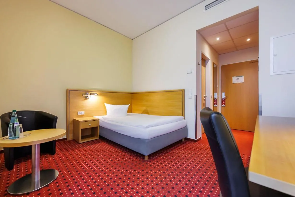 Photo of the whole room, Bed in Airporthotel Berlin-Adlershof