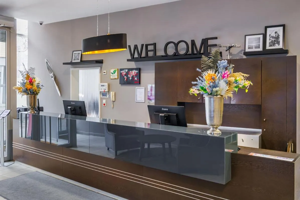 Lobby or reception in Airporthotel Berlin-Adlershof