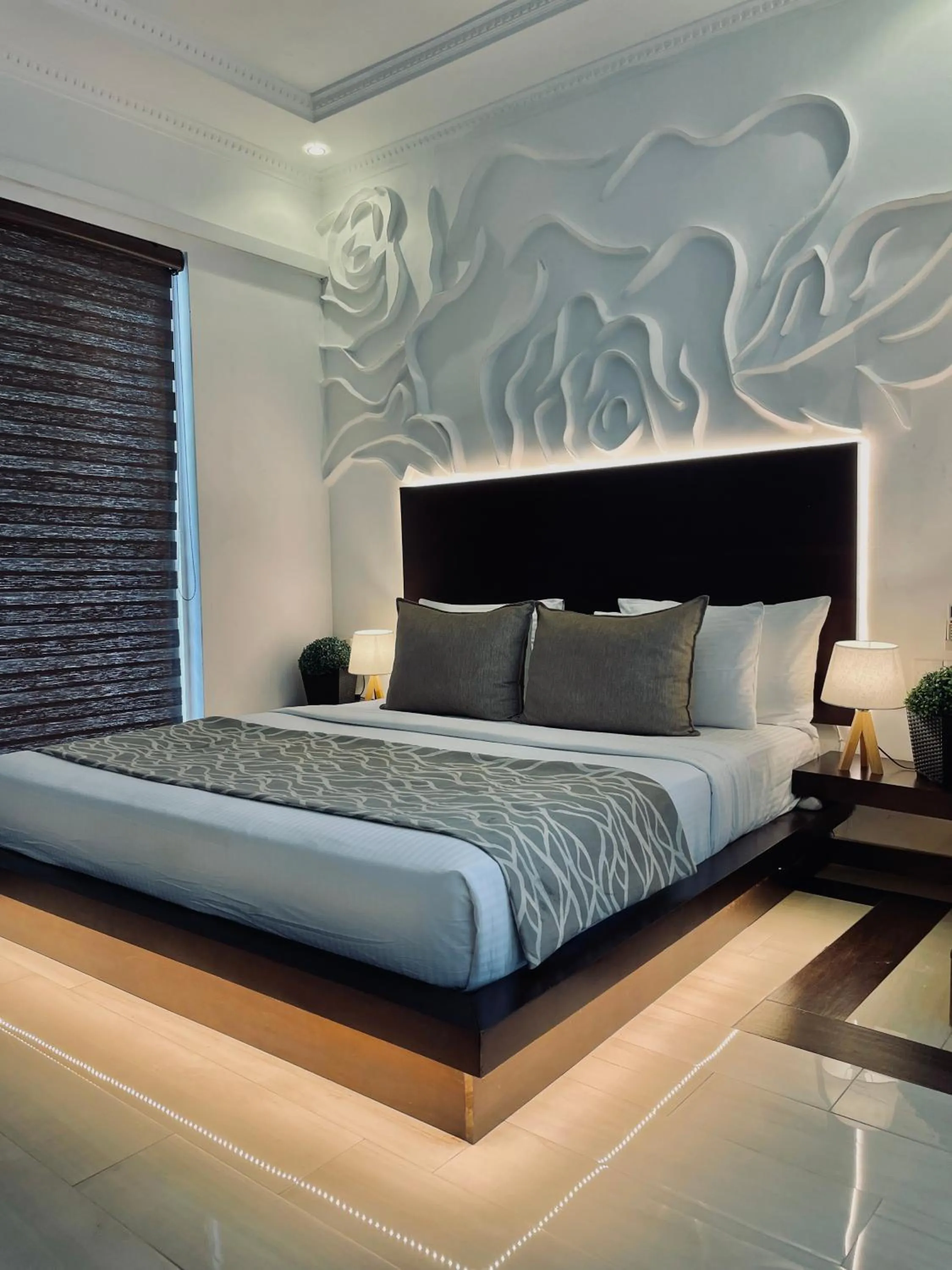 Bed in 8 Plus Motels