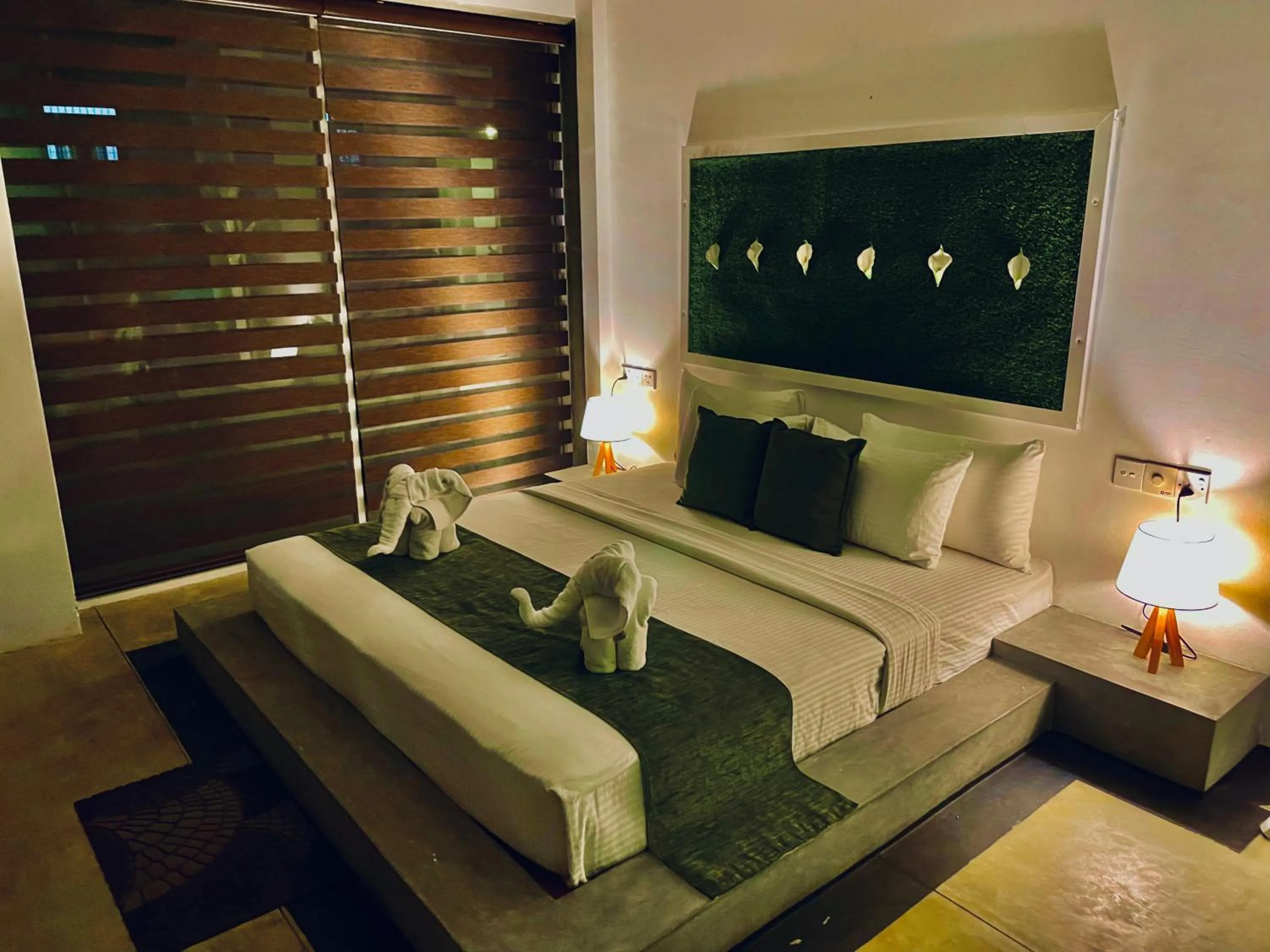 Bed in 8 Plus Motels