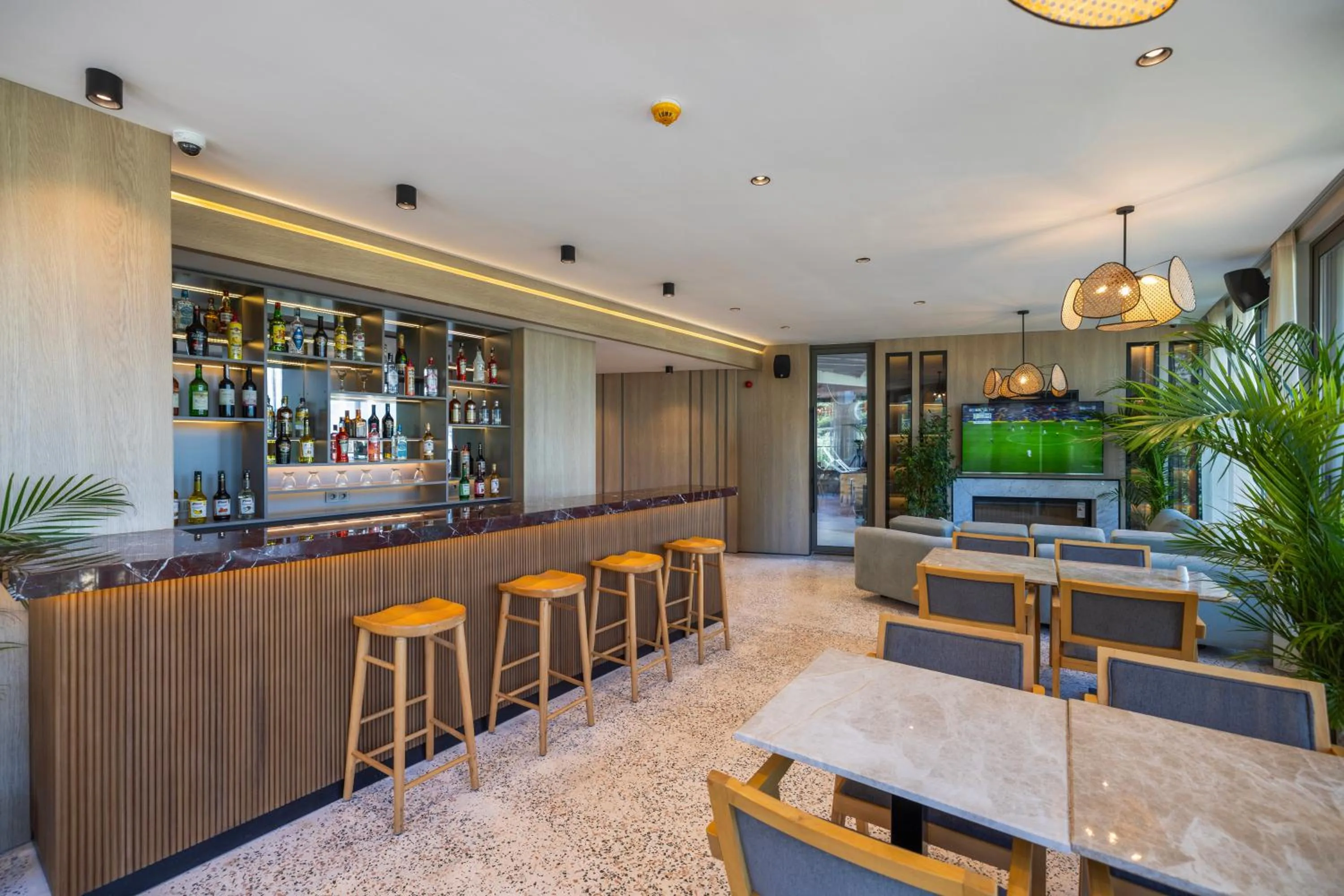 Restaurant/places to eat in Club Aquarium