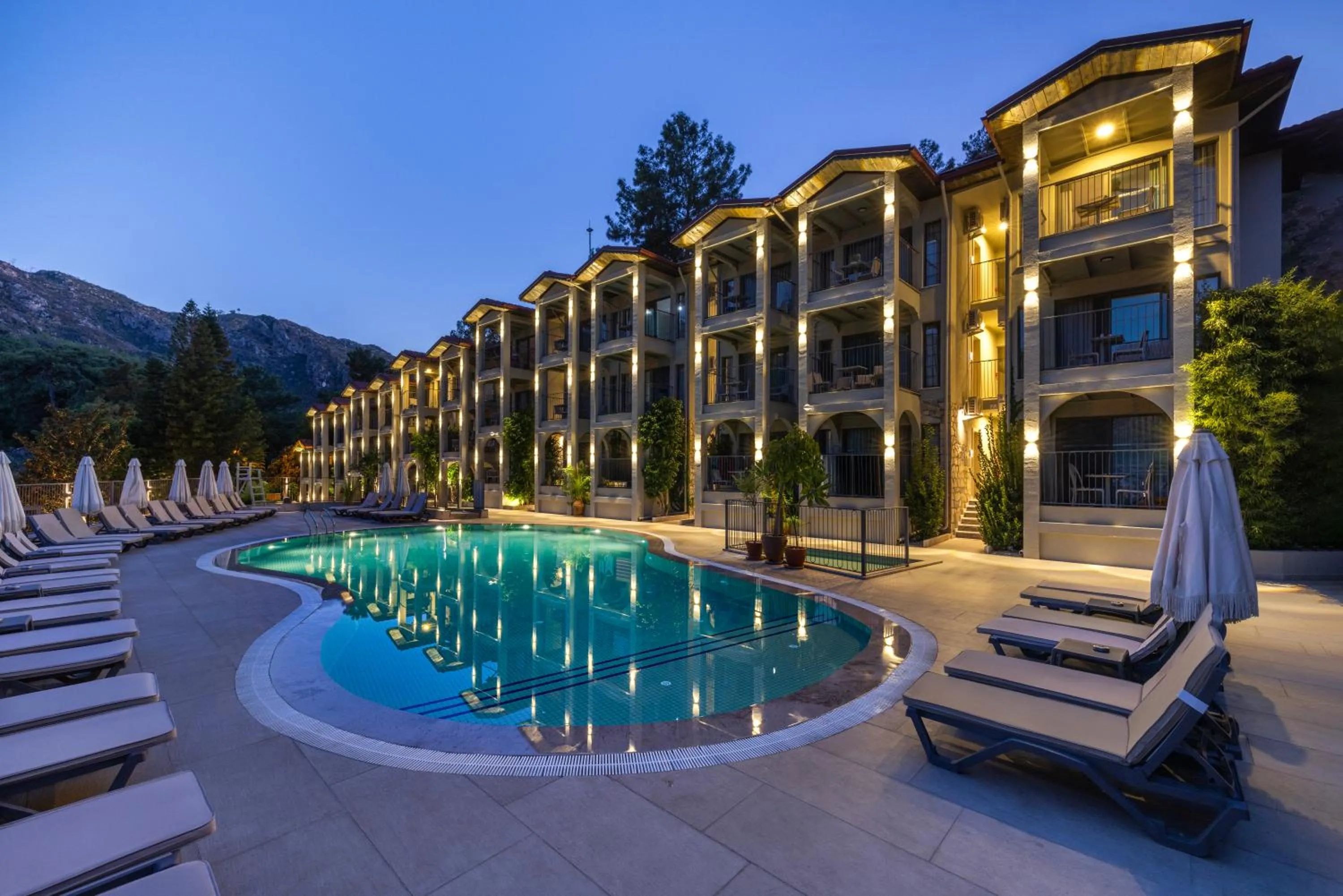 Night in Club Aquarium