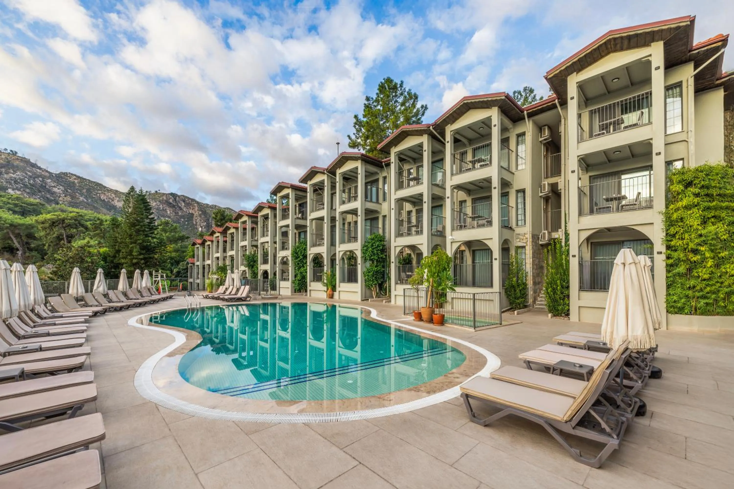 Property building in Club Aquarium
