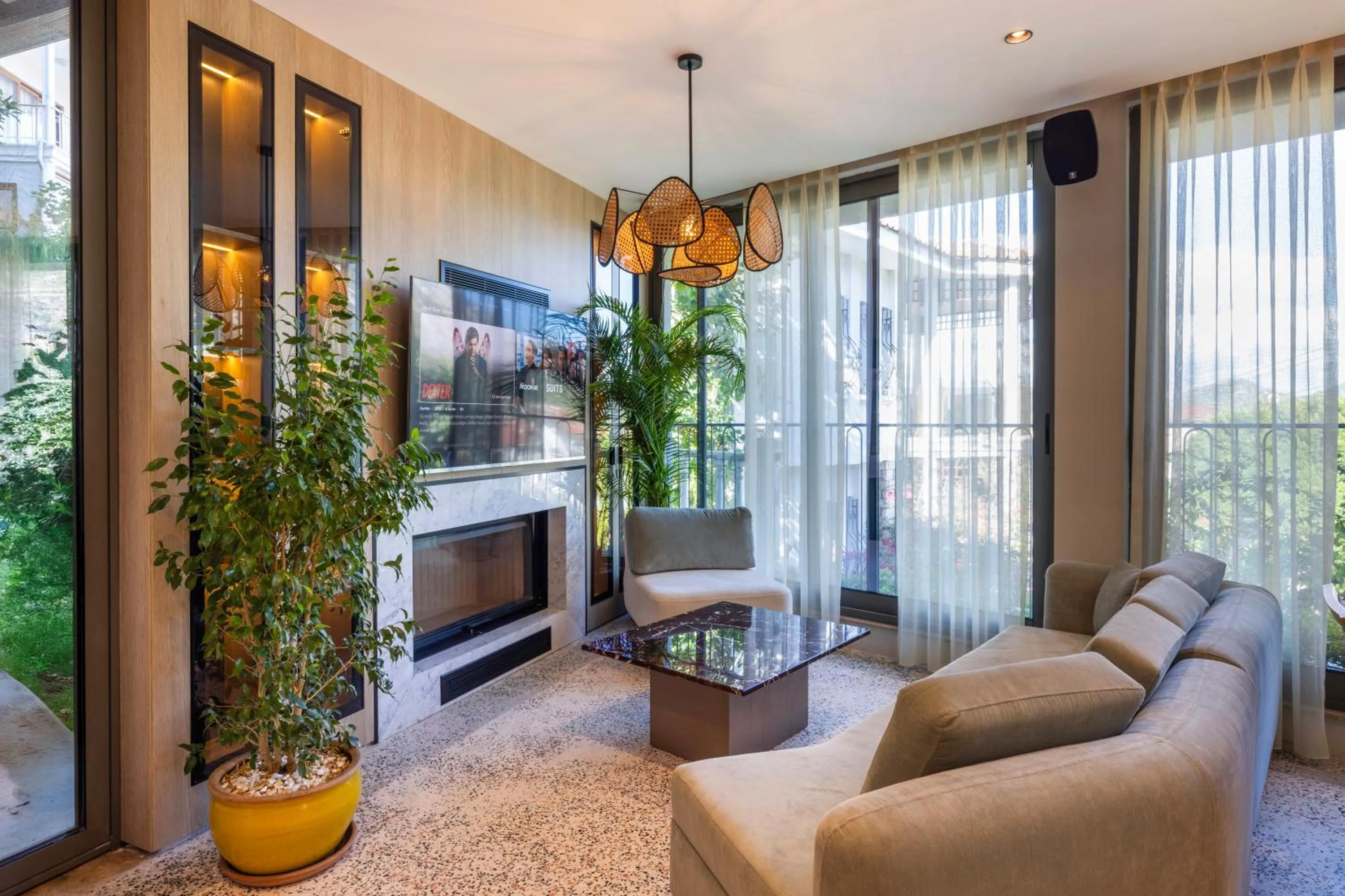 Restaurant/places to eat in Club Aquarium