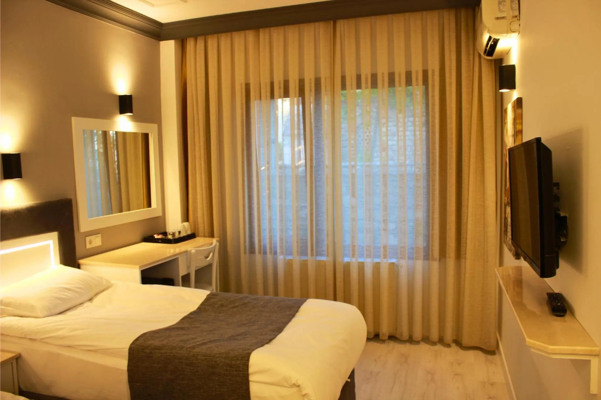 Photo of the whole room, Bed in Hotel Peninsula