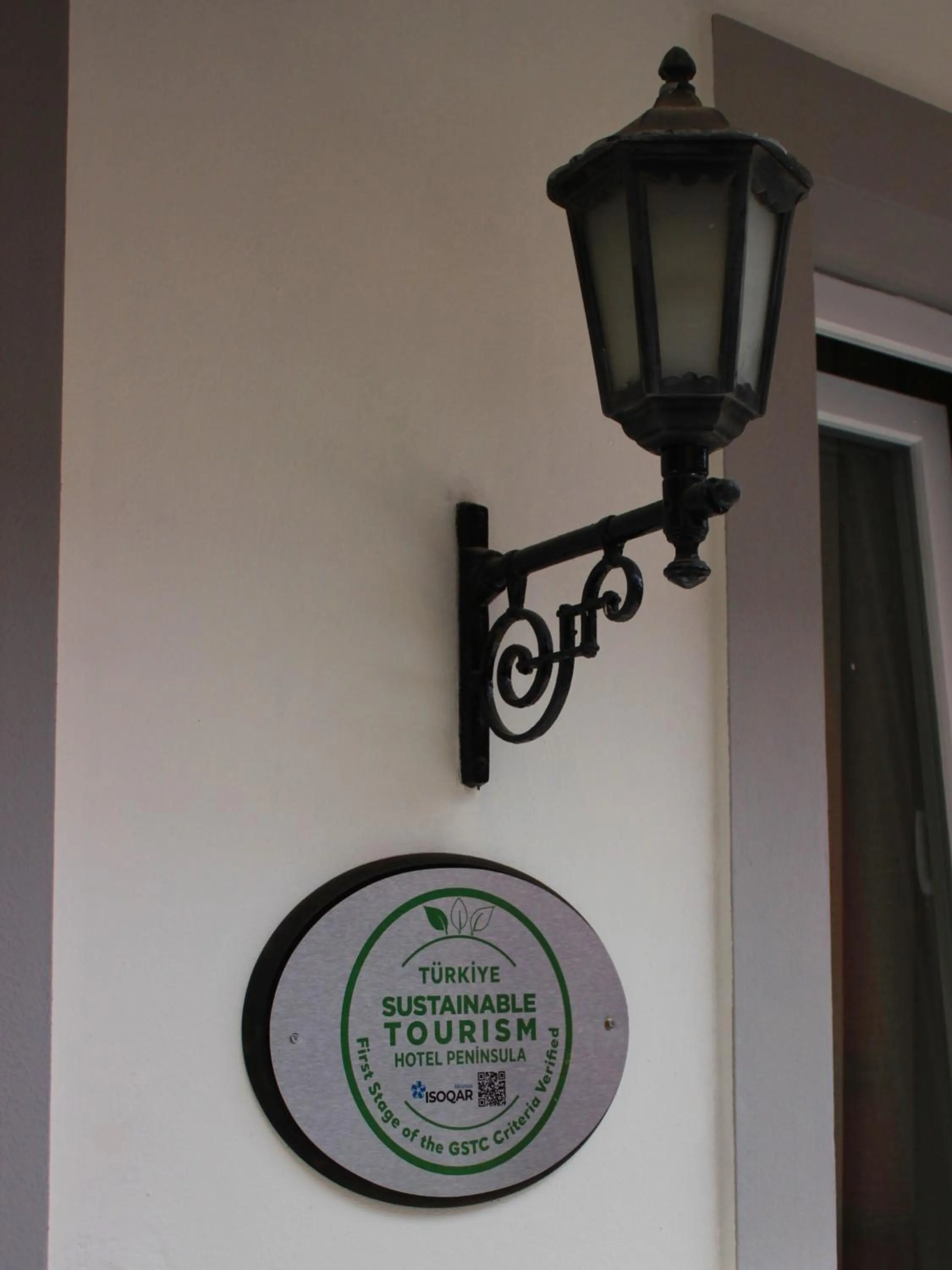 Logo/Certificate/Sign in Hotel Peninsula