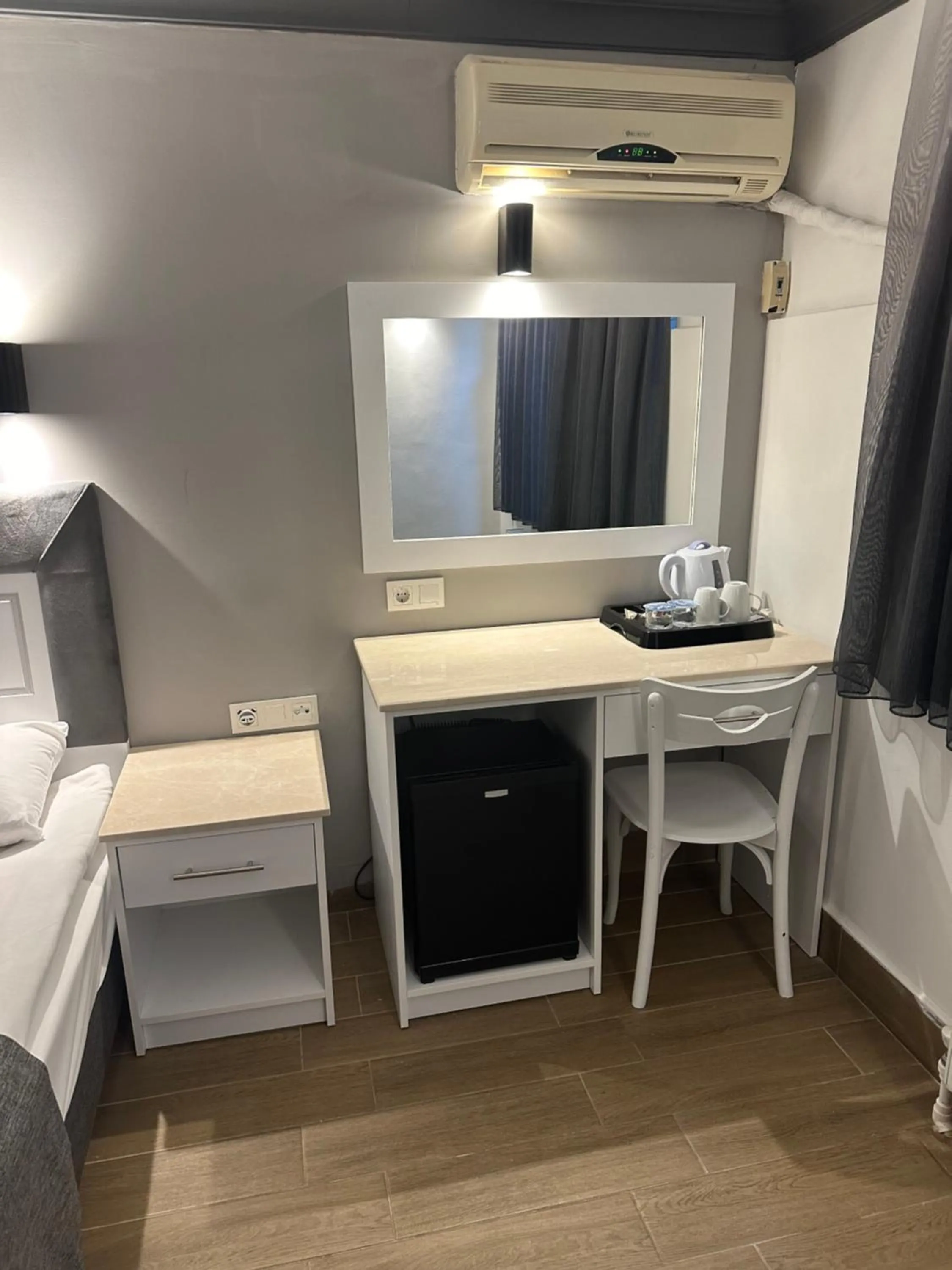 Photo of the whole room, Bed in Hotel Peninsula