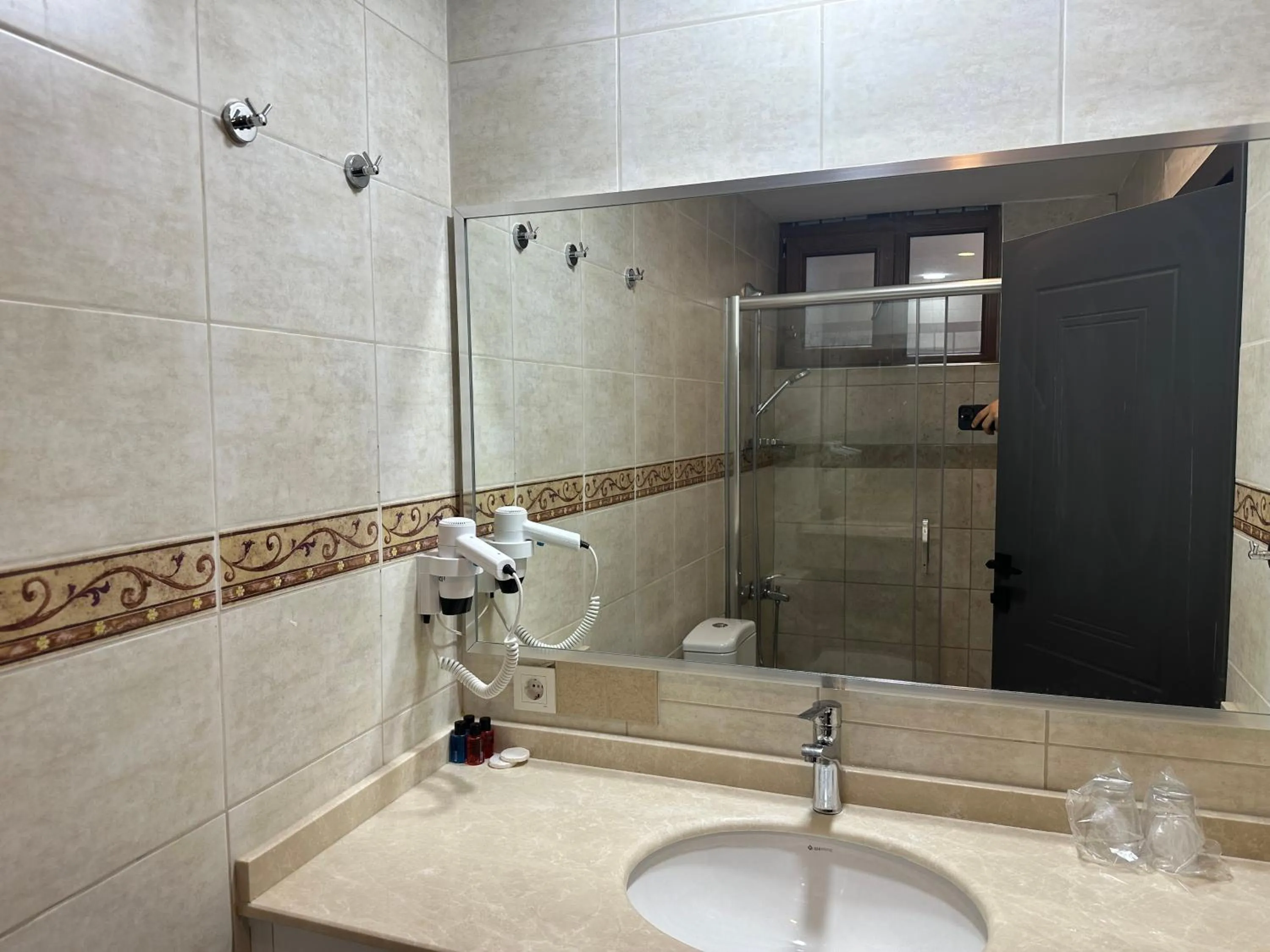 Shower in Hotel Peninsula