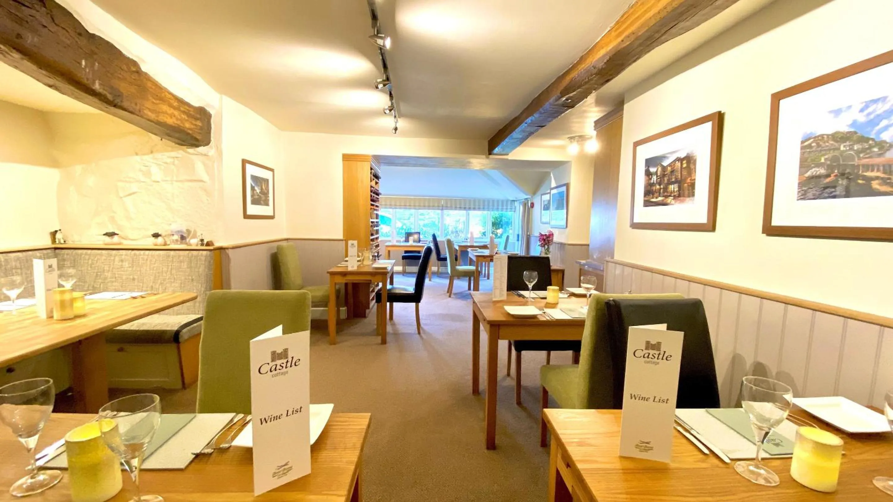 Dining area in Castle Cottage Inn