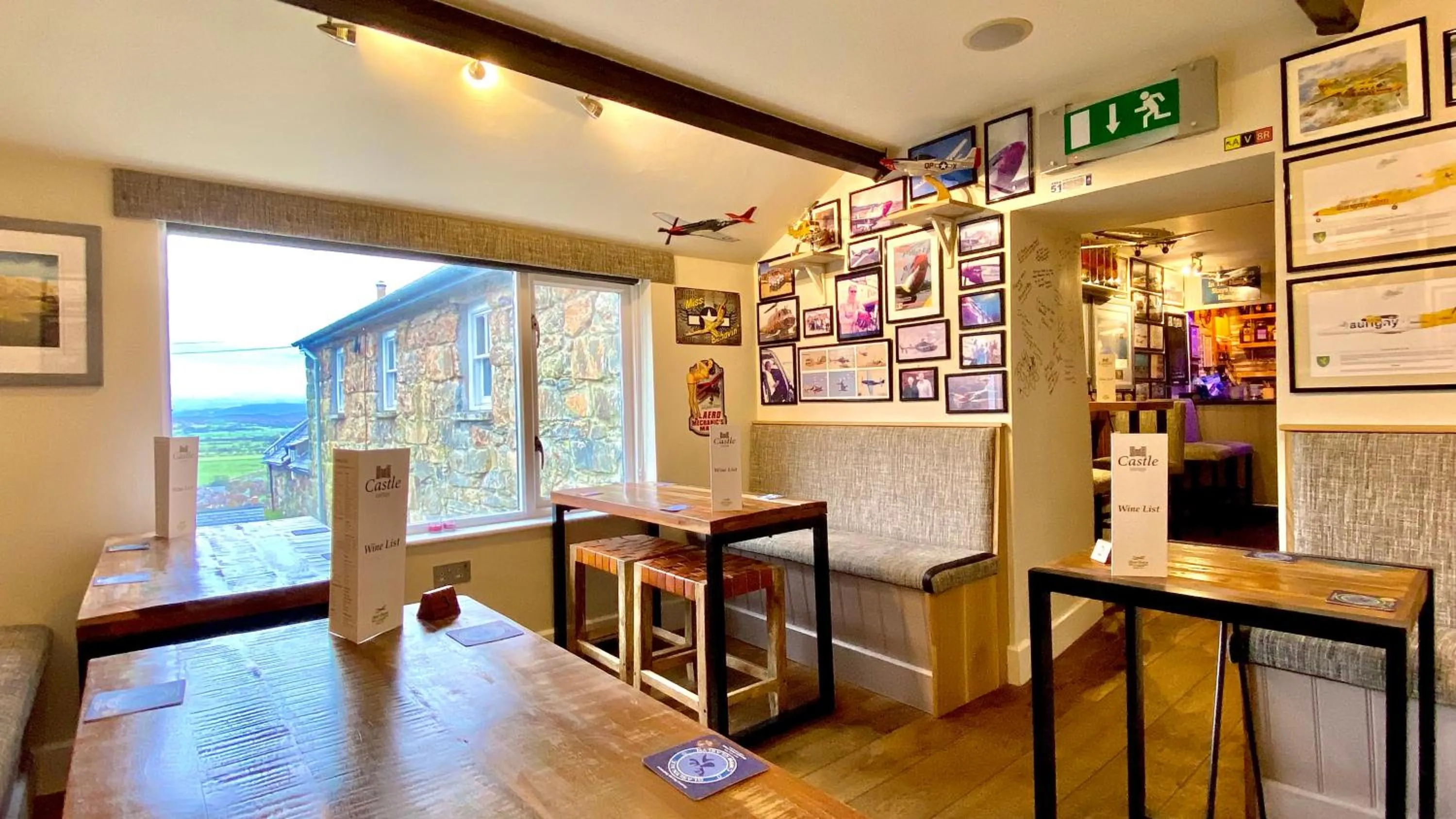 Lounge or bar in Castle Cottage Inn