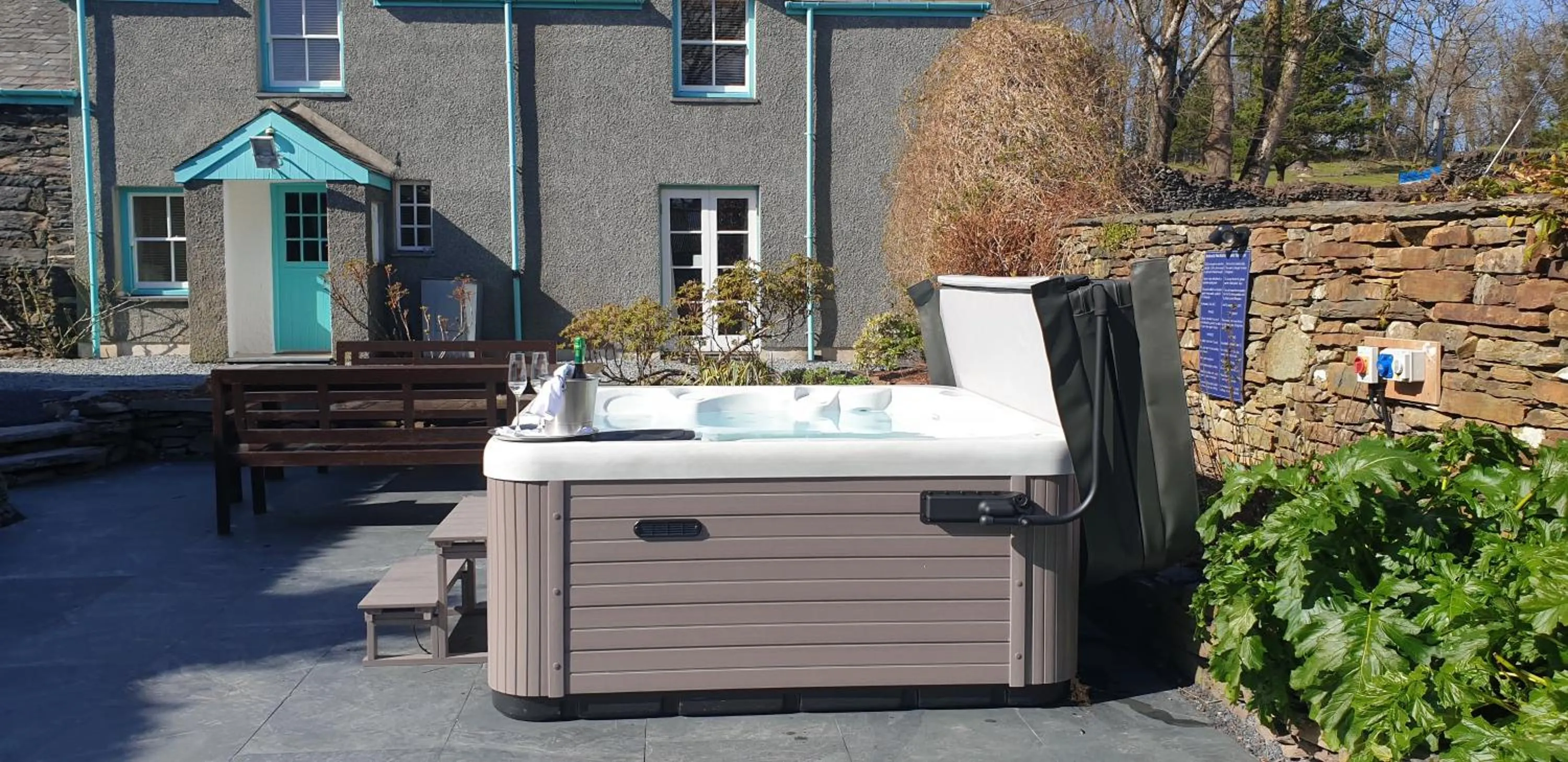 Hot Tub in Portmeirion Village & Castell Deudraeth