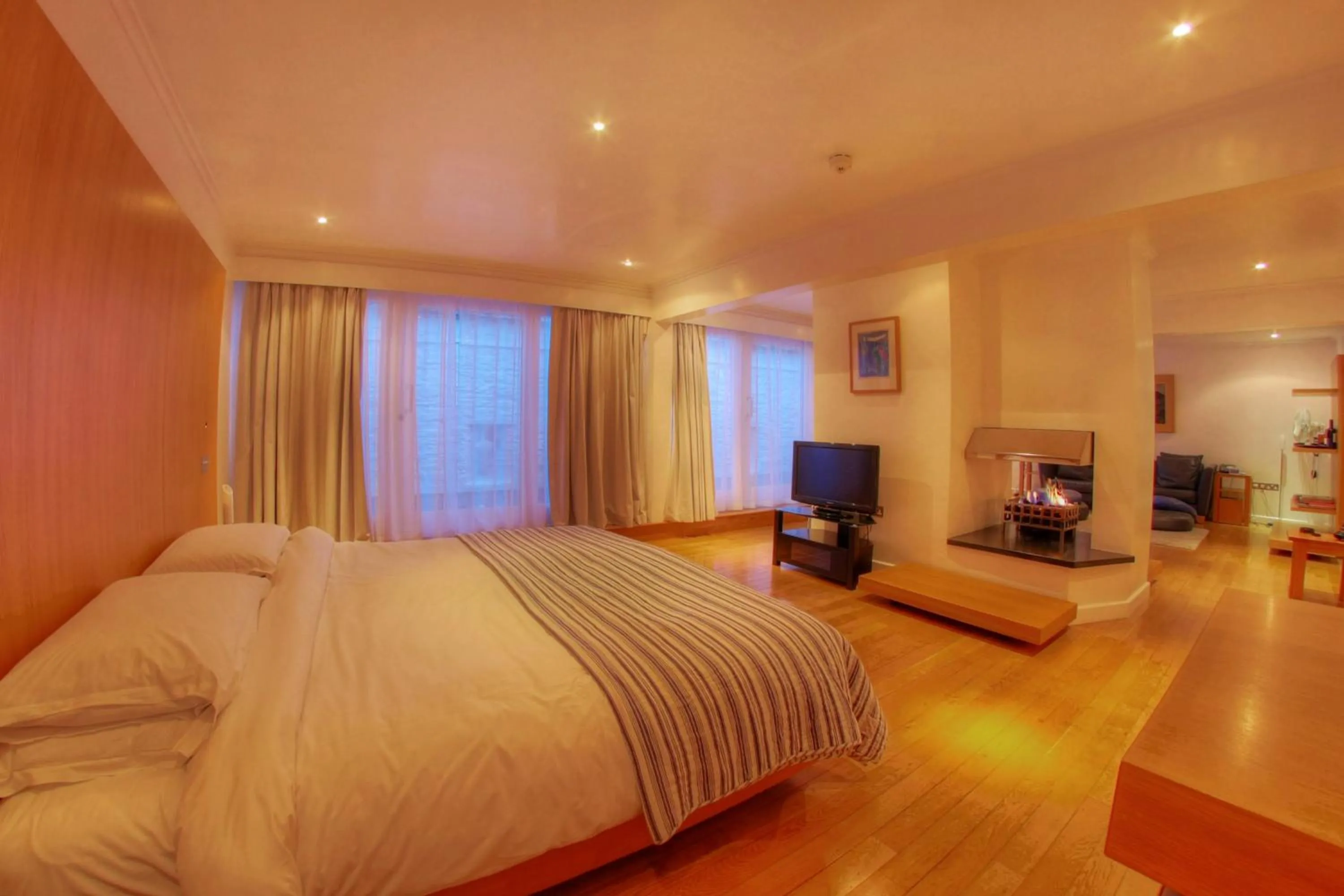 Bedroom, Bed in Portmeirion Village & Castell Deudraeth