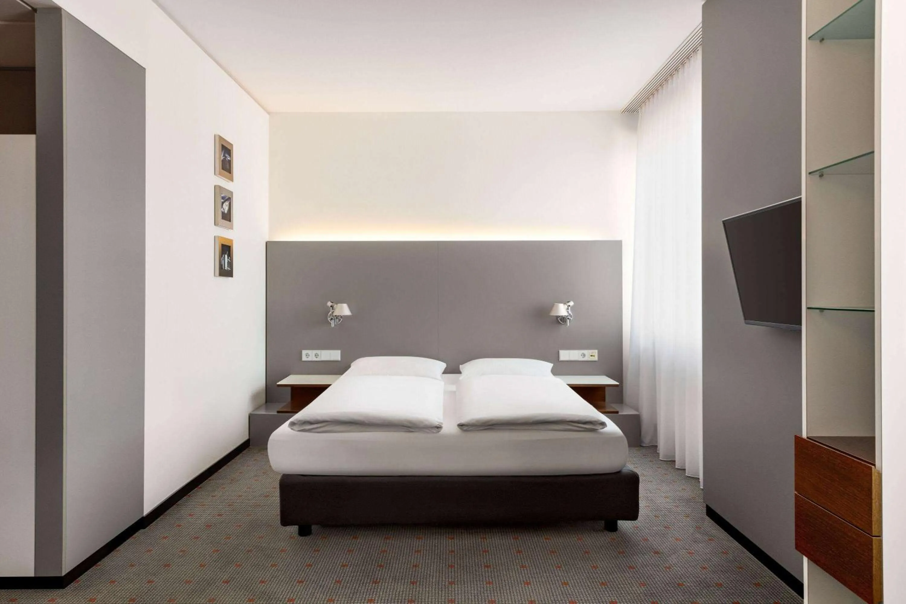 Photo of the whole room, Bed in Vienna House Easy by Wyndham Stuttgart