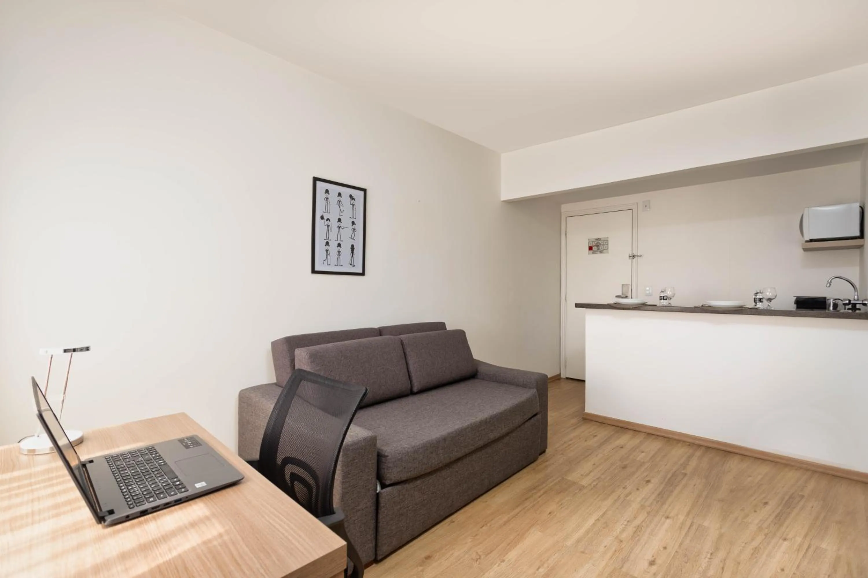 Kitchen or kitchenette in NewCiti Itaim by Charlie