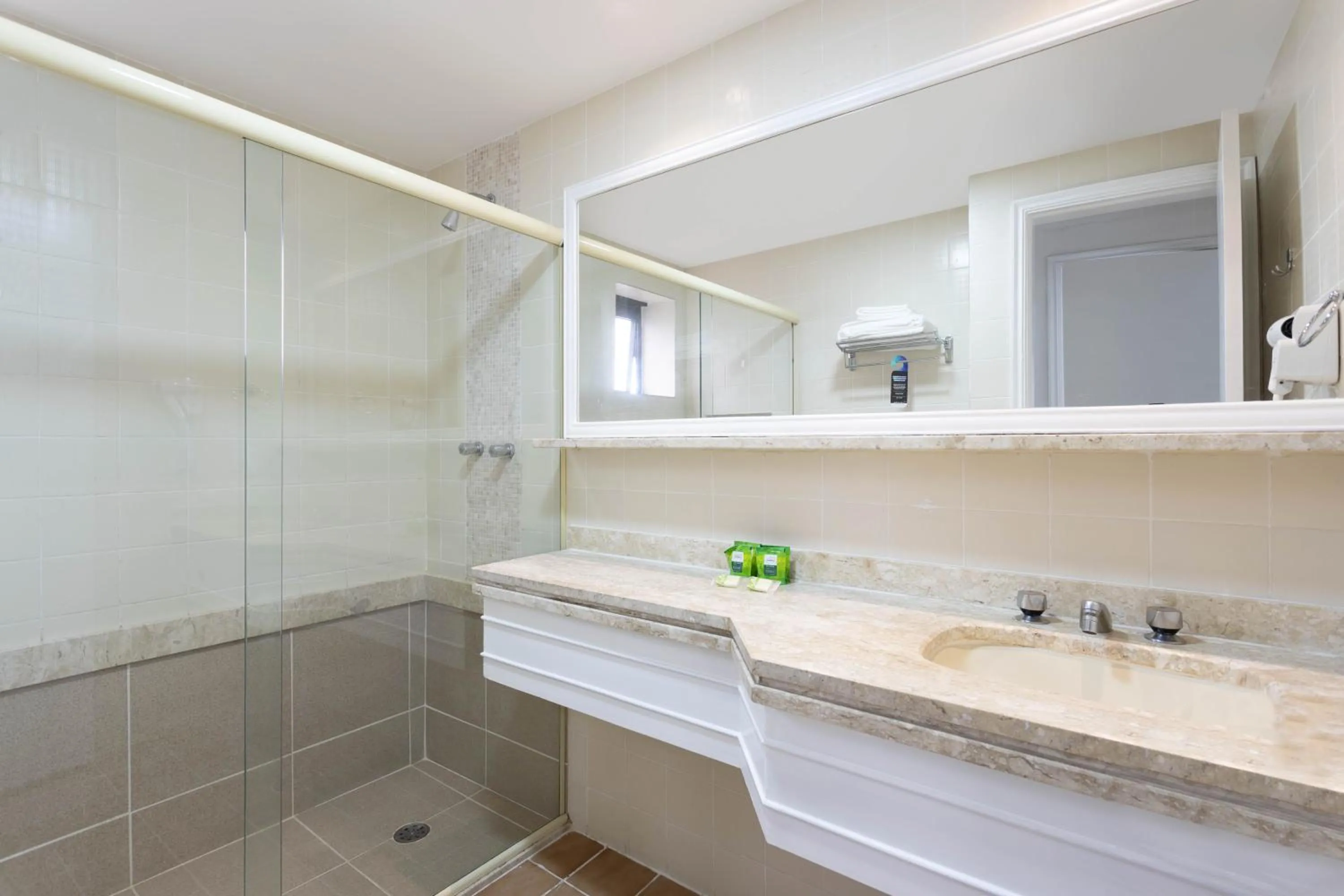 Shower in NewCiti Itaim by Charlie