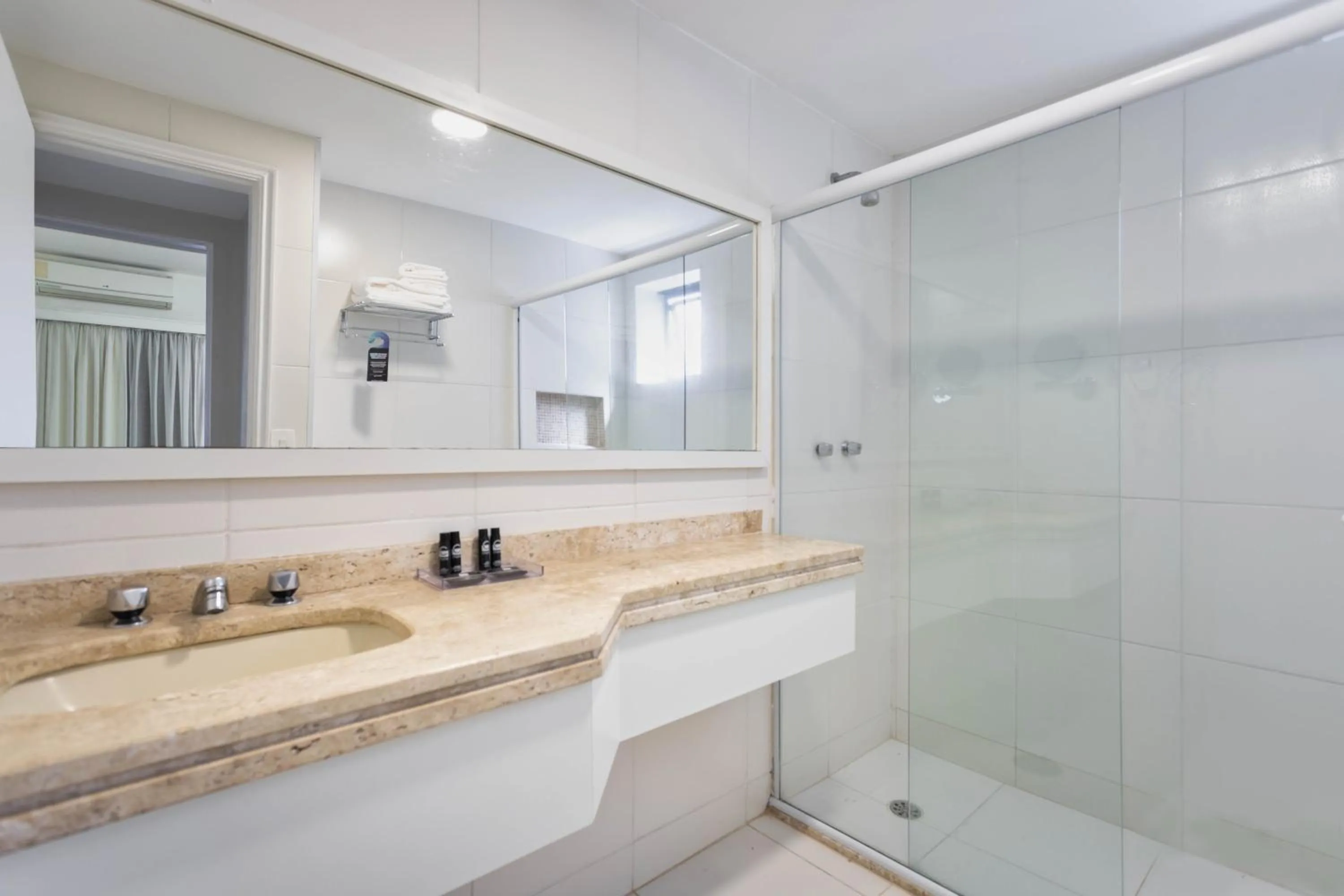 Shower in NewCiti Itaim by Charlie