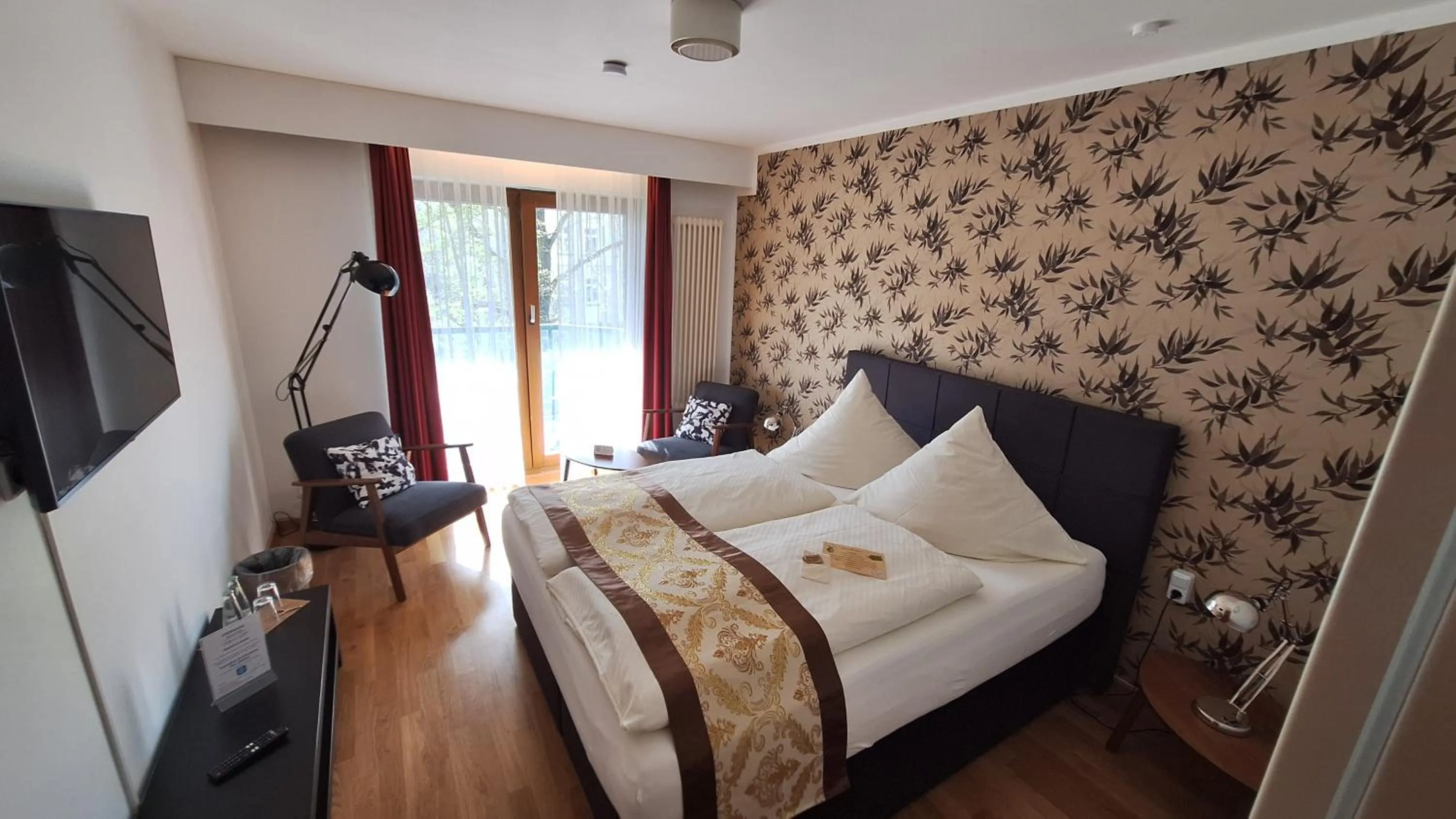 Photo of the whole room, Bed in Solitaire Hotel