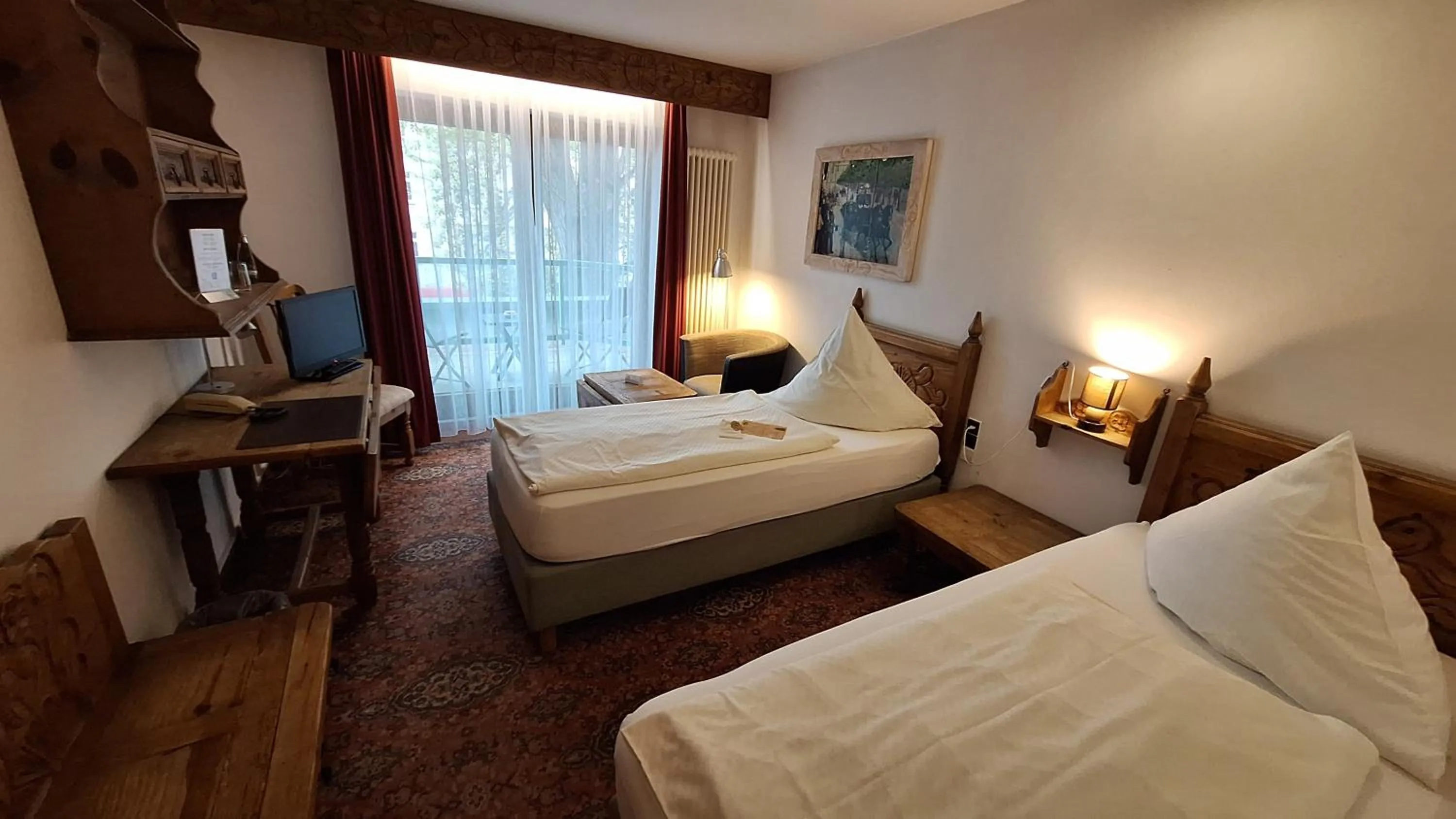 Photo of the whole room, Bed in Solitaire Hotel