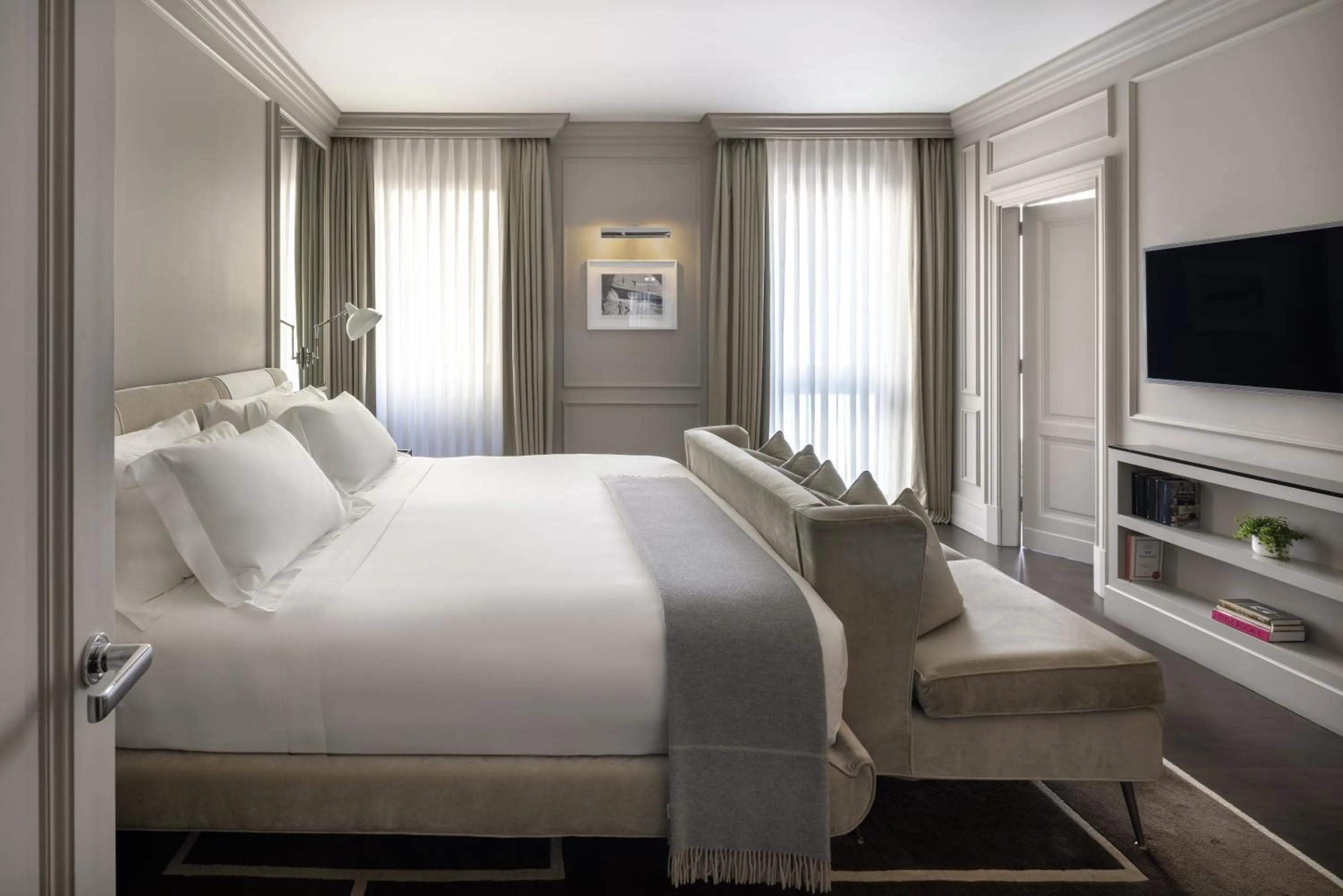 Bed in Portrait Firenze - Lungarno Collection