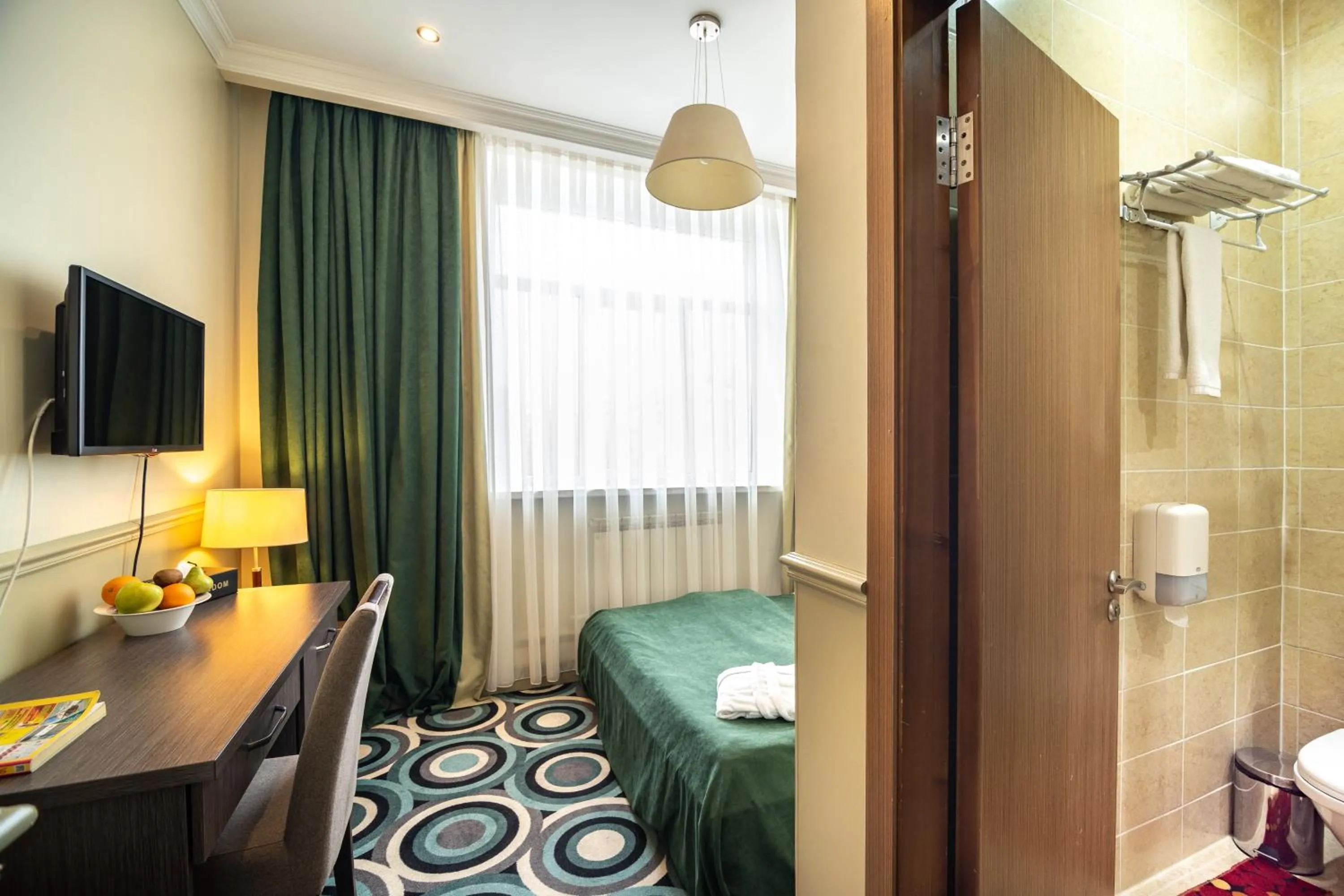 Seating area, Bed in Mildom Hotel