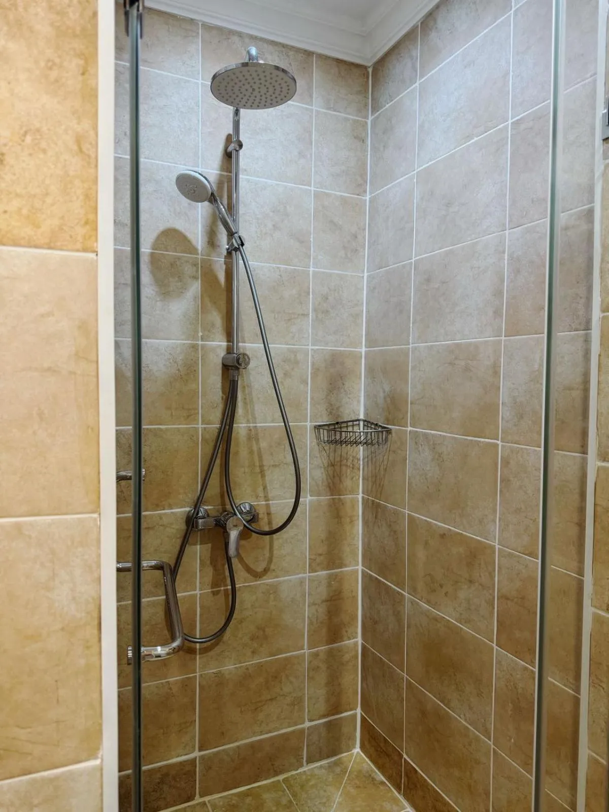 Shower in Mildom Hotel